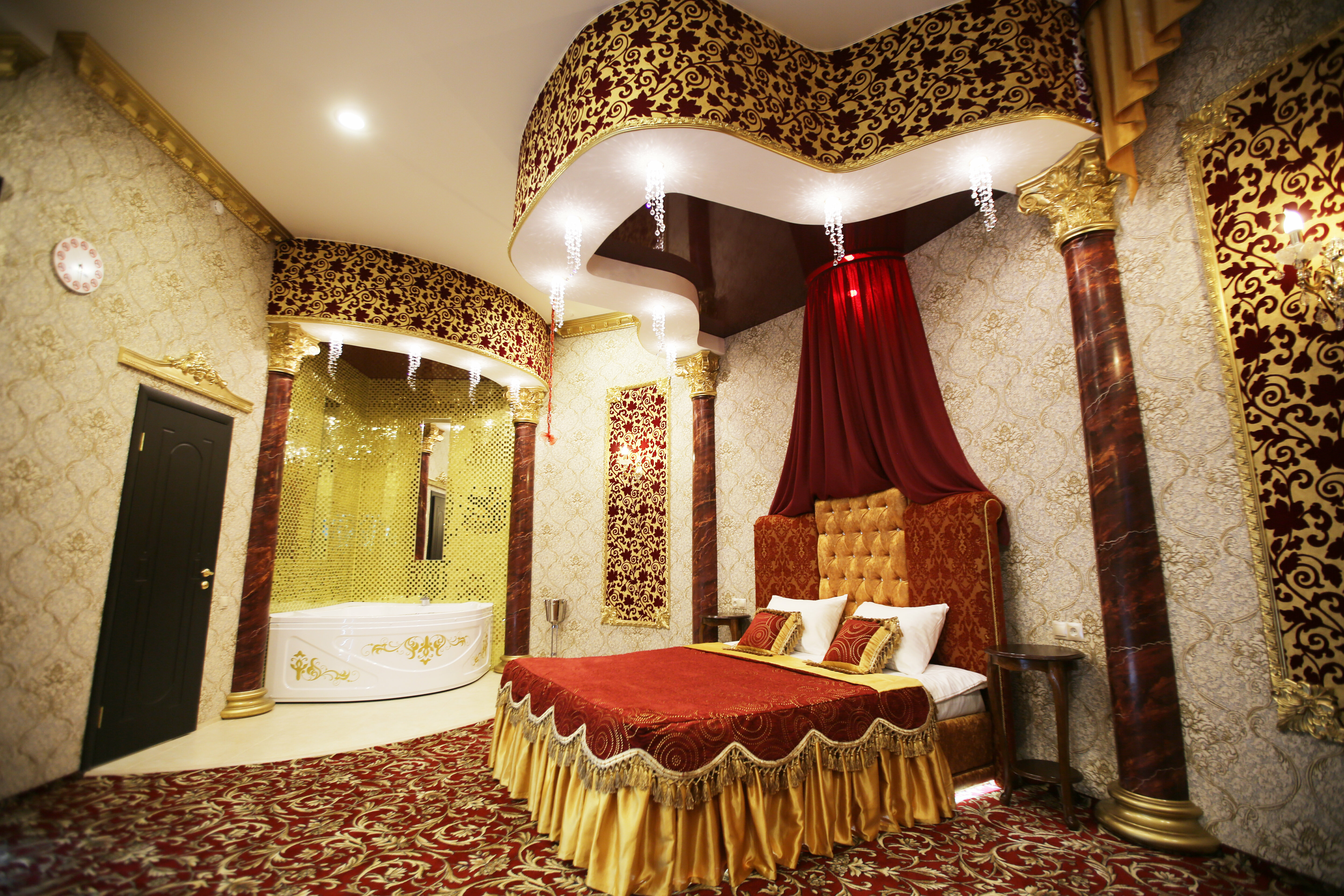 Люкс с кроватью размера "queen-size" и гидромассажной ванной