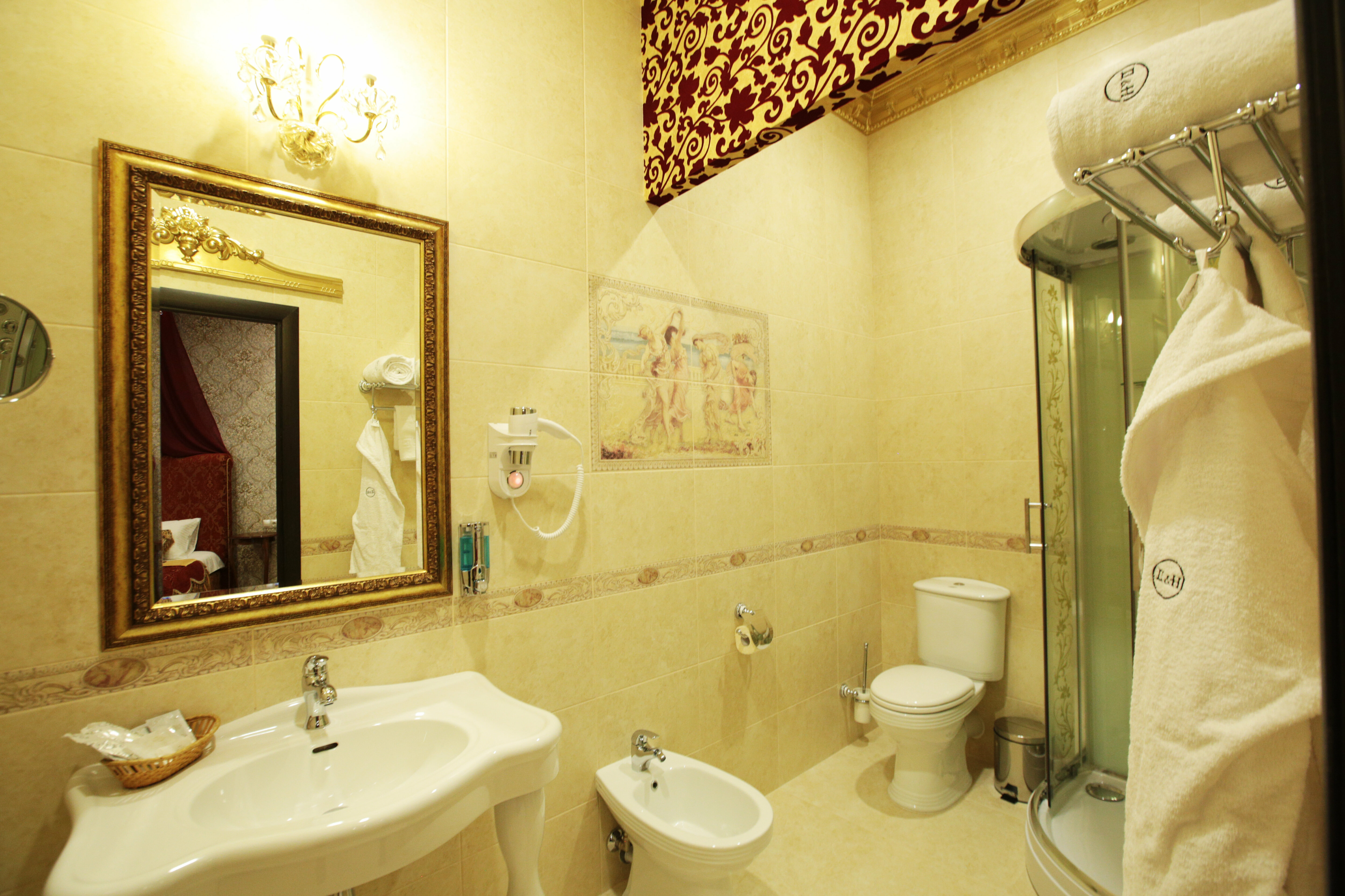 Люкс с кроватью размера "queen-size" и гидромассажной ванной