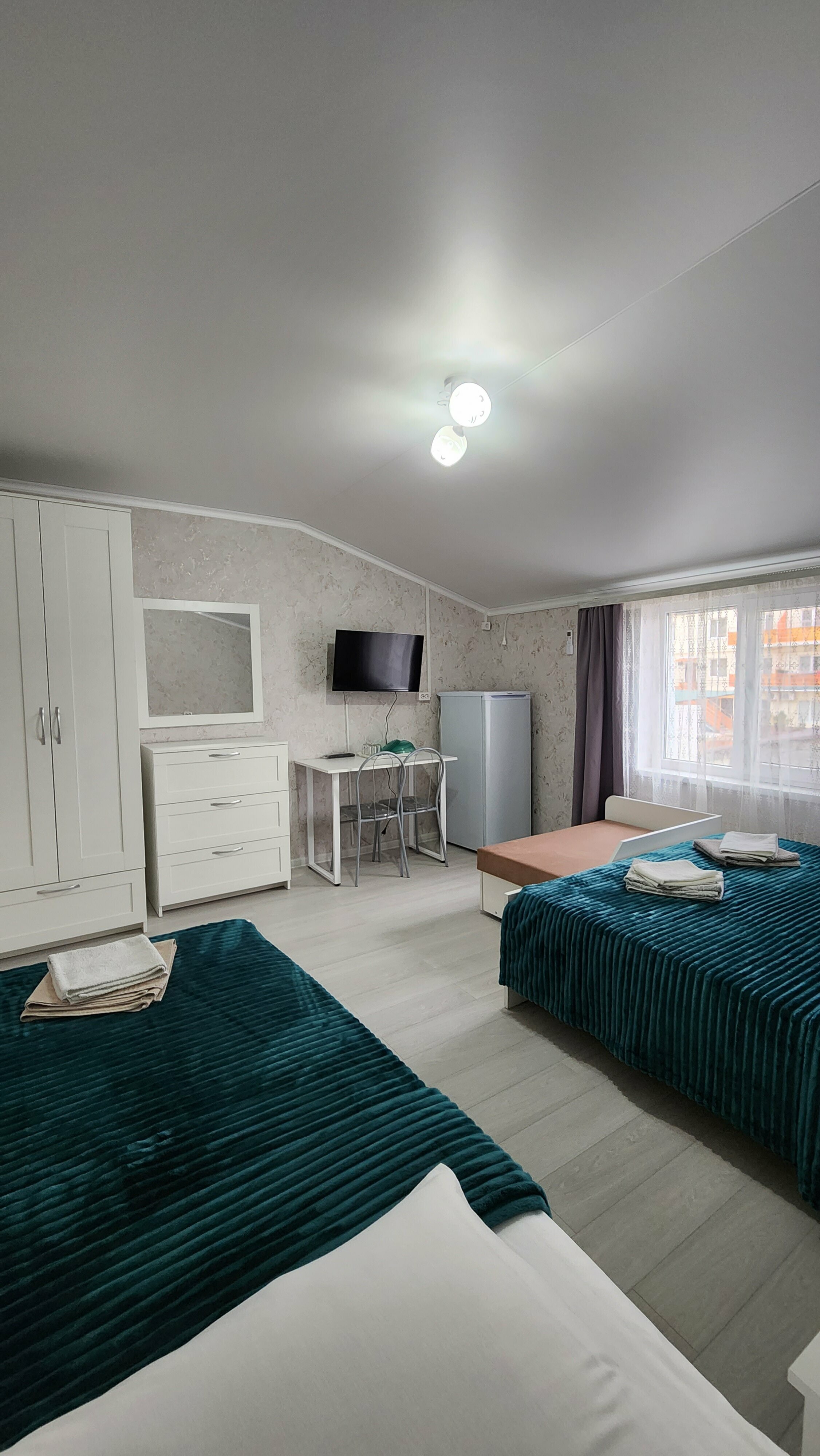 Четырехместный номер с общей ванной комнатой