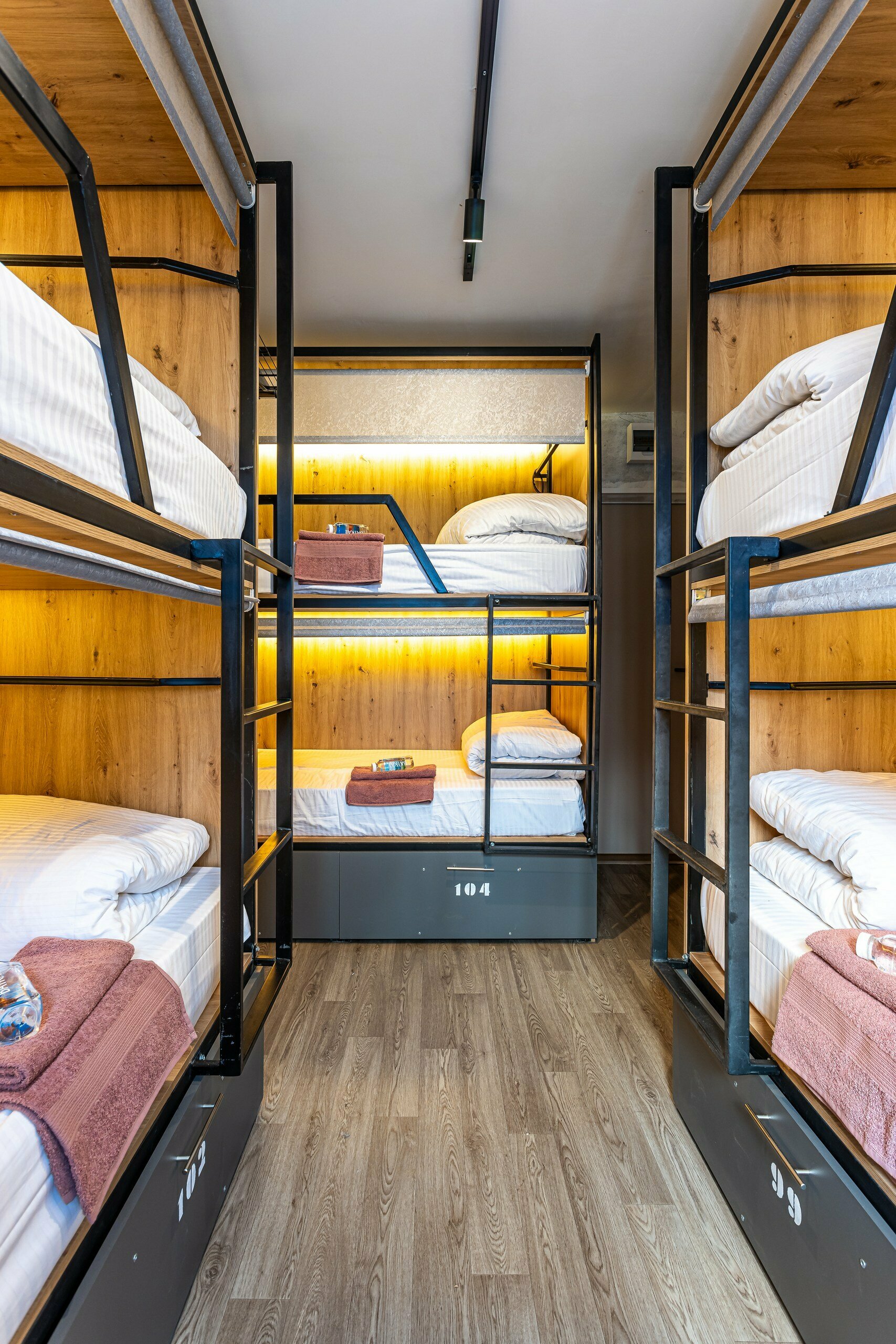 23. Кровать в общем 6-местном номере для мужчин