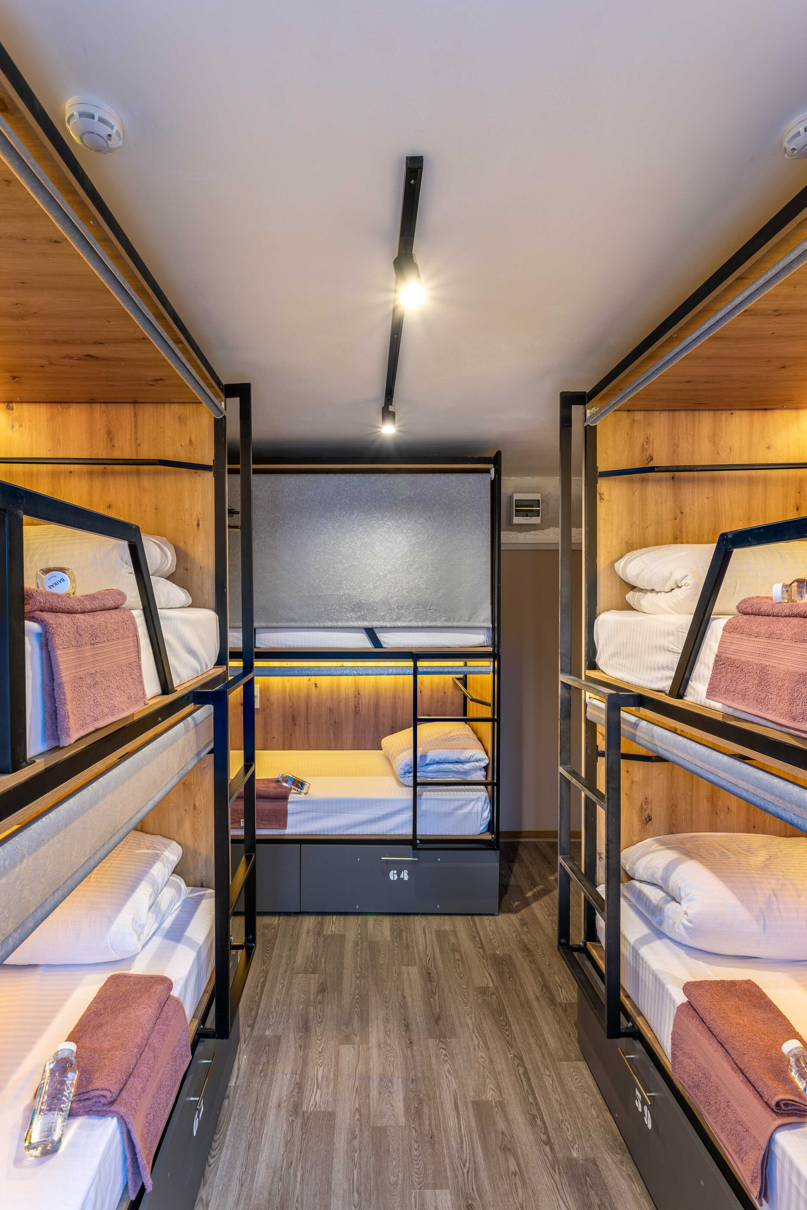 11. Кровать в общем 6-местном номере для мужчин