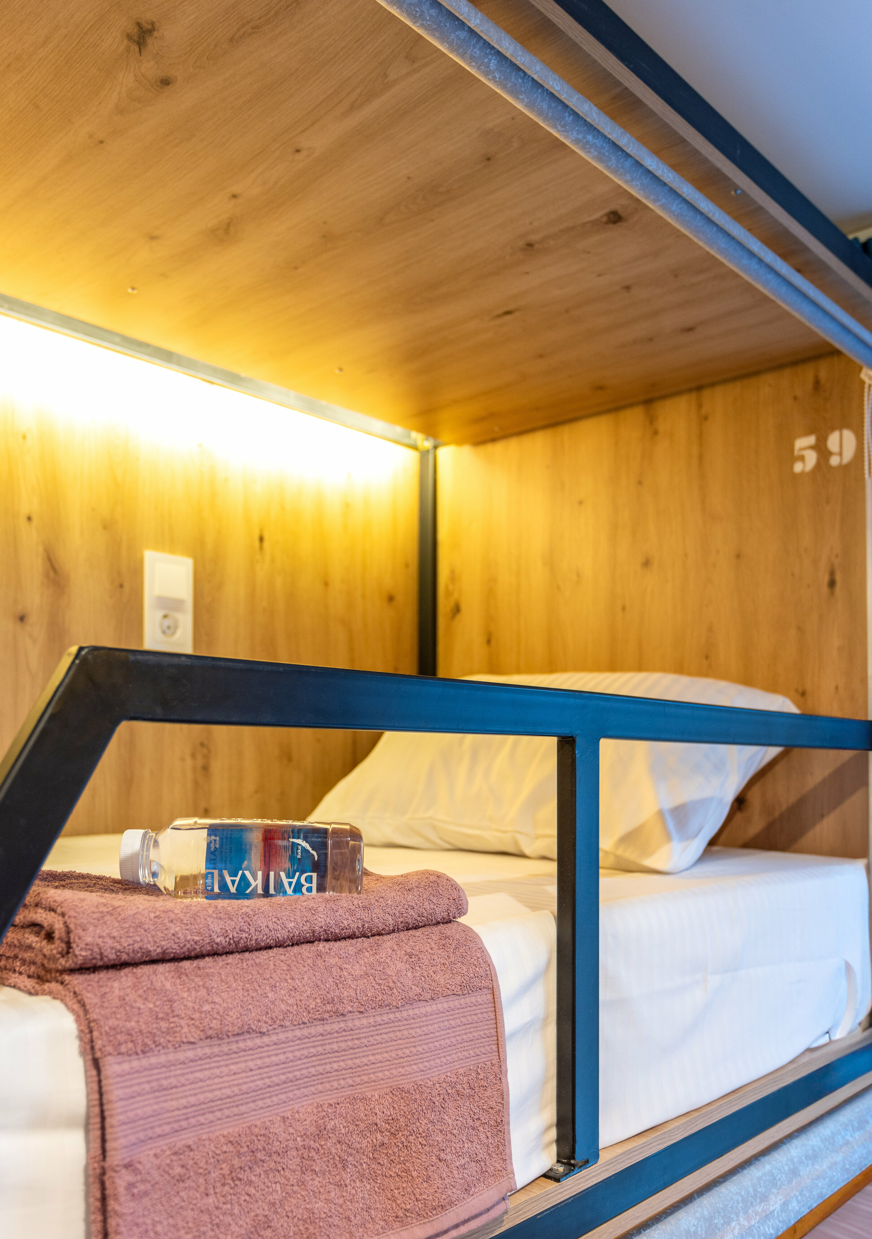 11. Кровать в общем 6-местном номере для мужчин