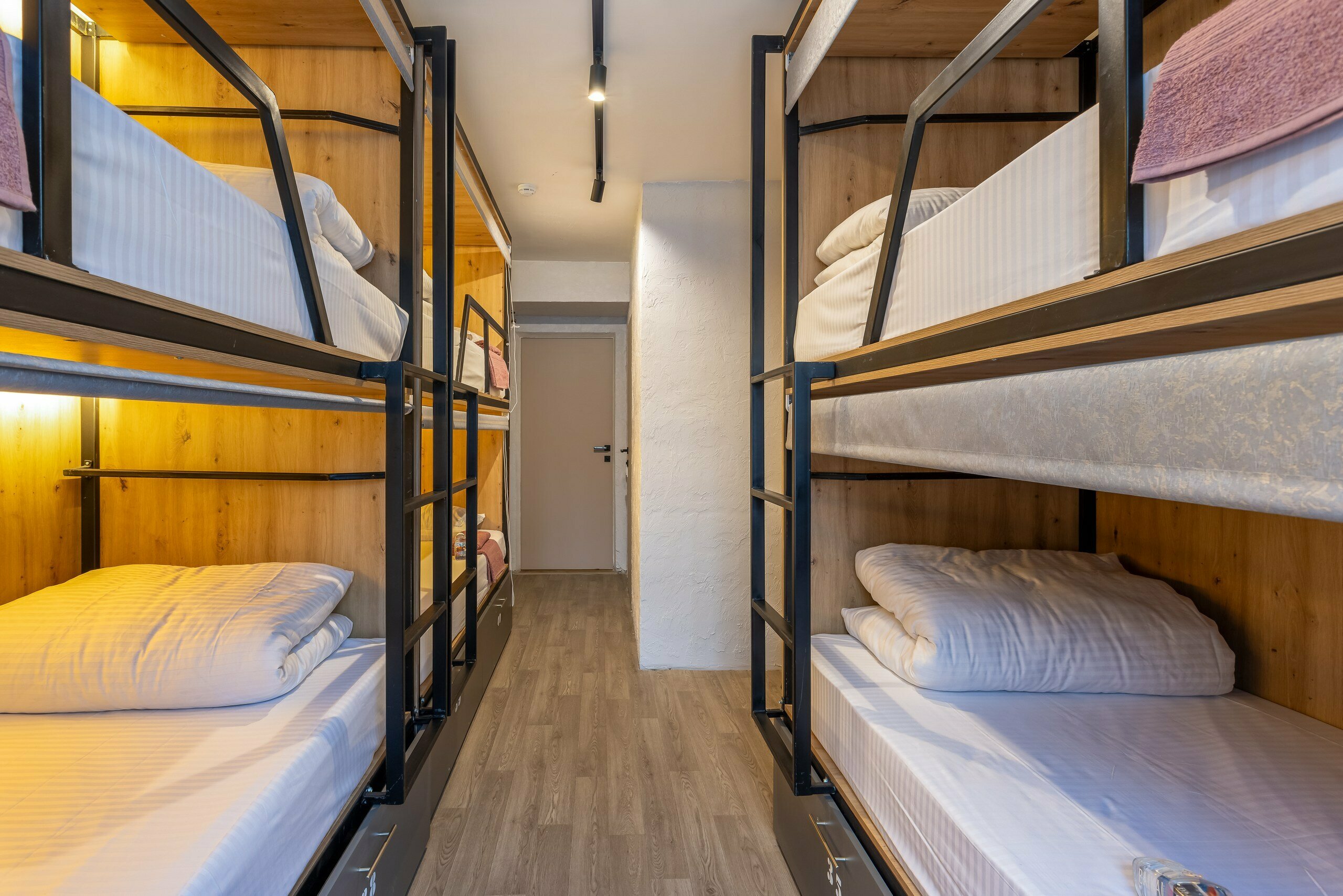 4. Кровать в общем 6-местном номере для мужчин