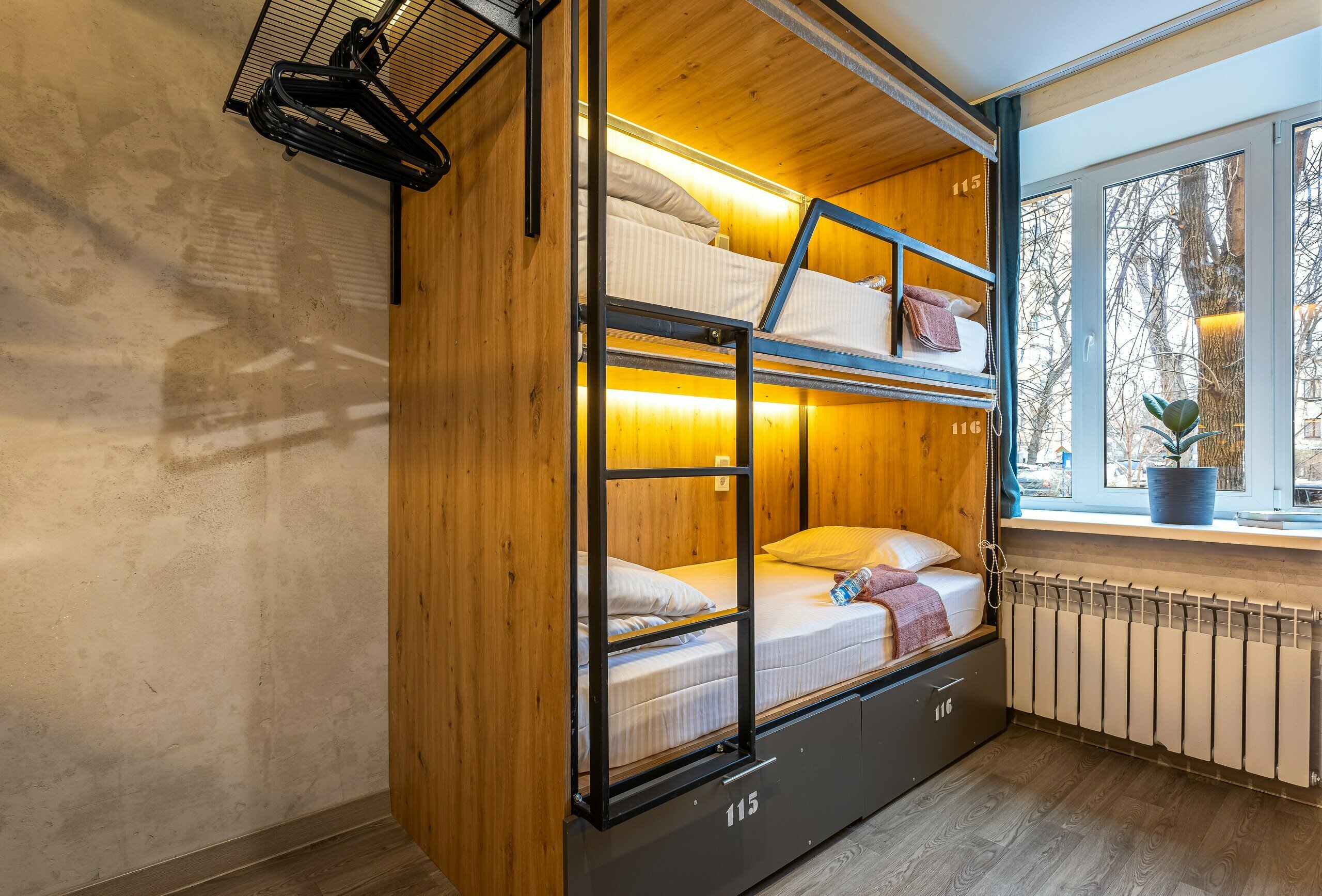 30. Кровать в общем 6-местном номере для мужчин