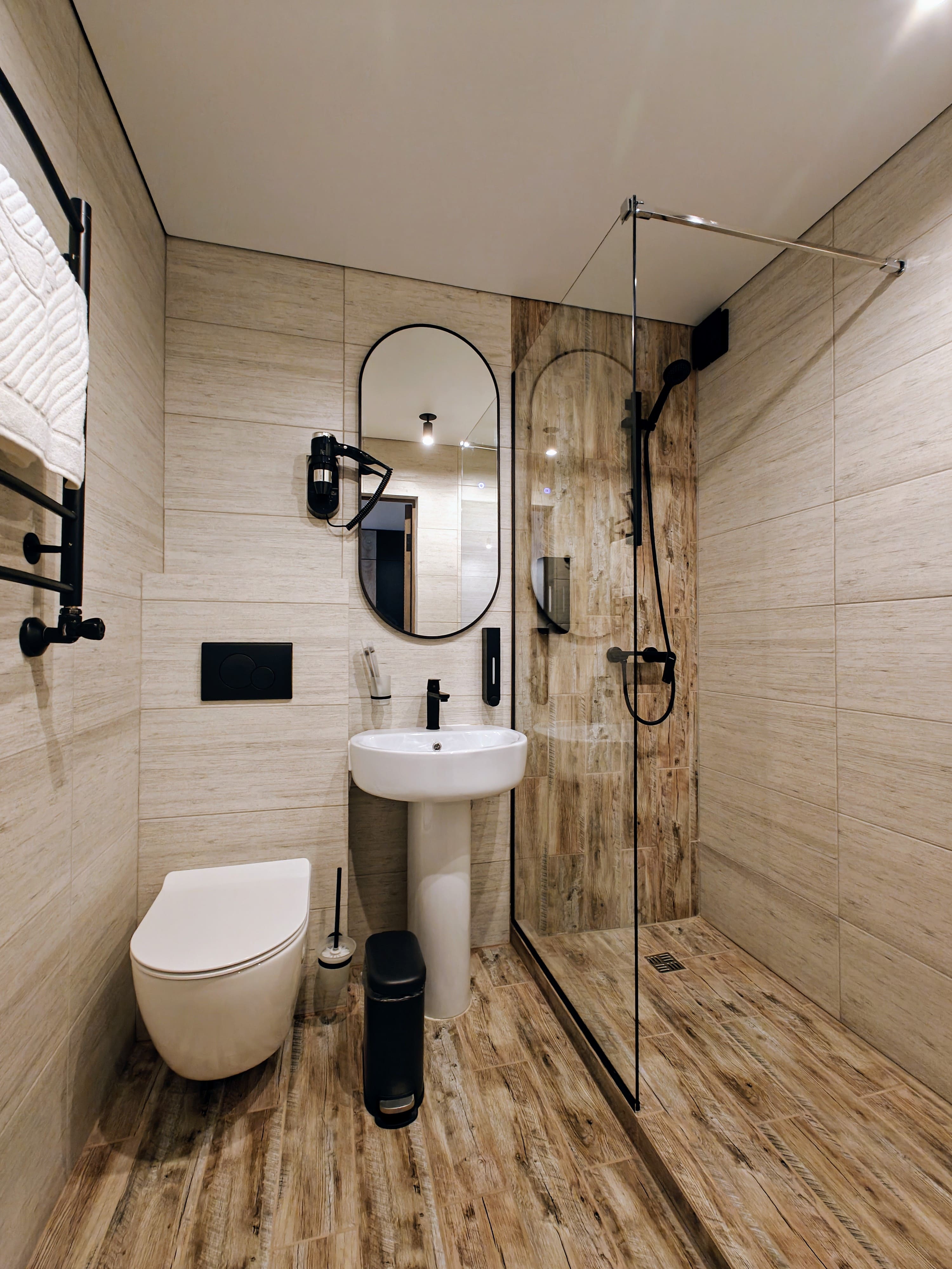 Трехместный номер с собственной ванной комнатой