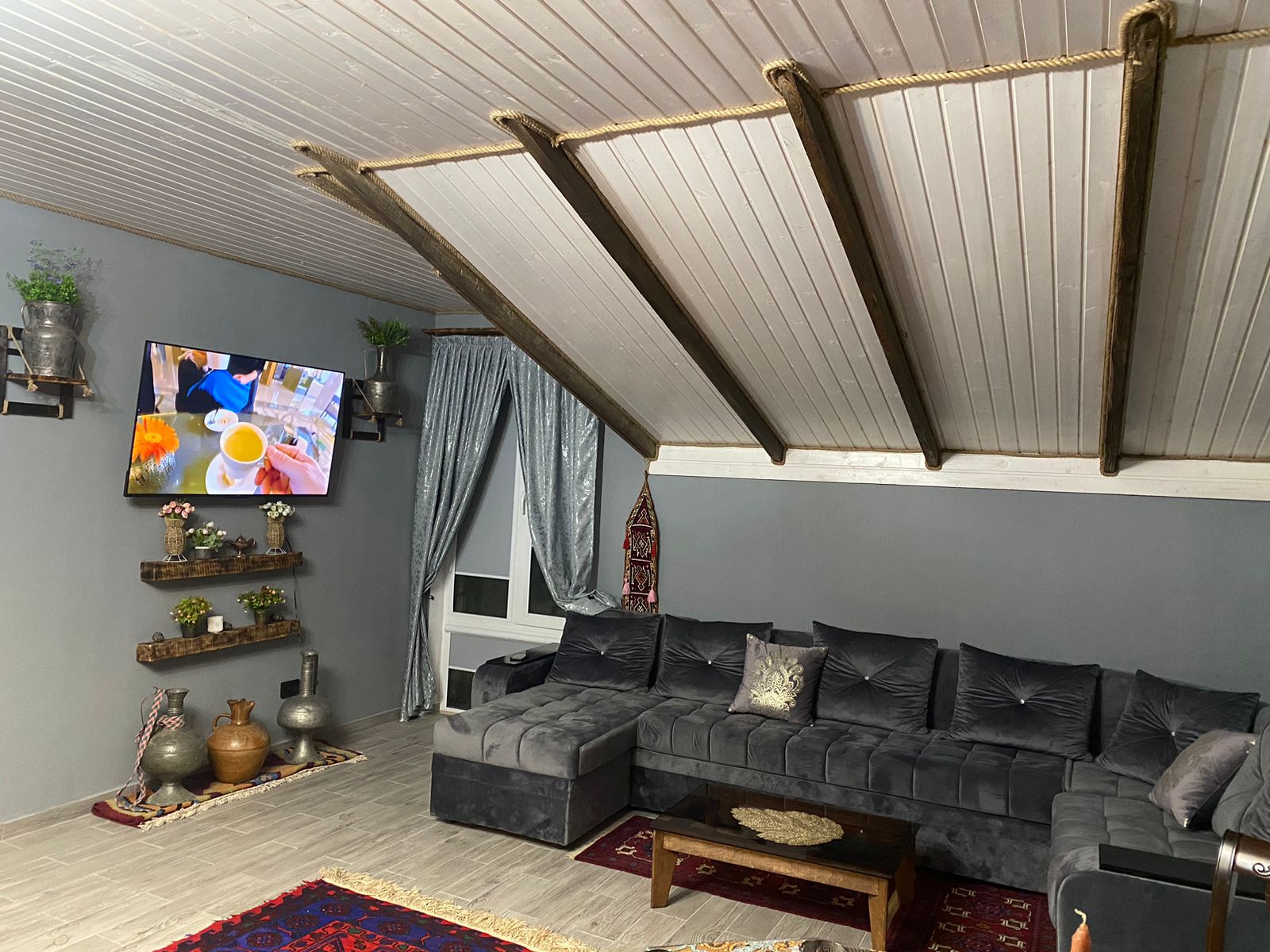 Семейный номер с видом на горы