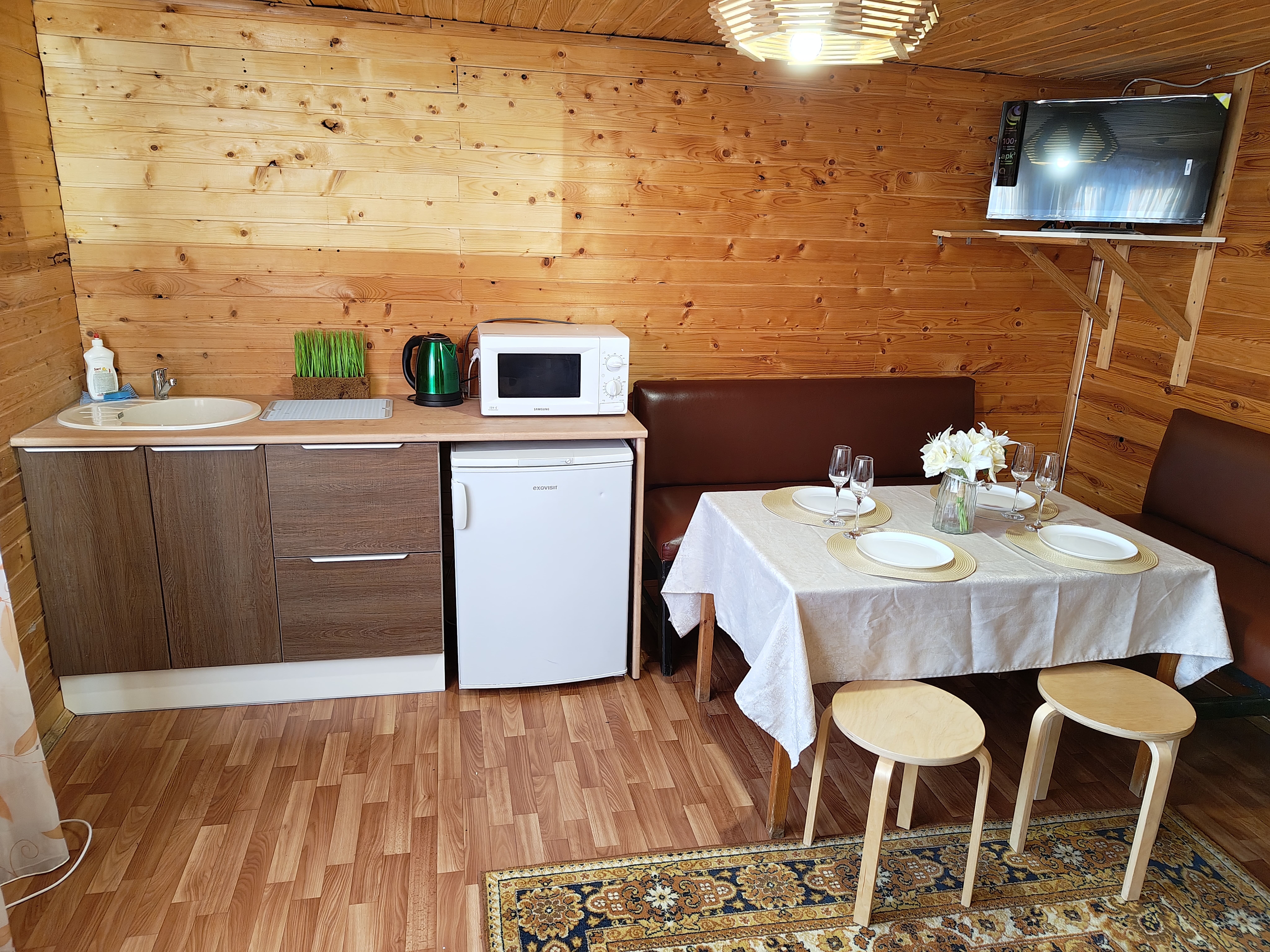 Семейный номер с видом на озеро