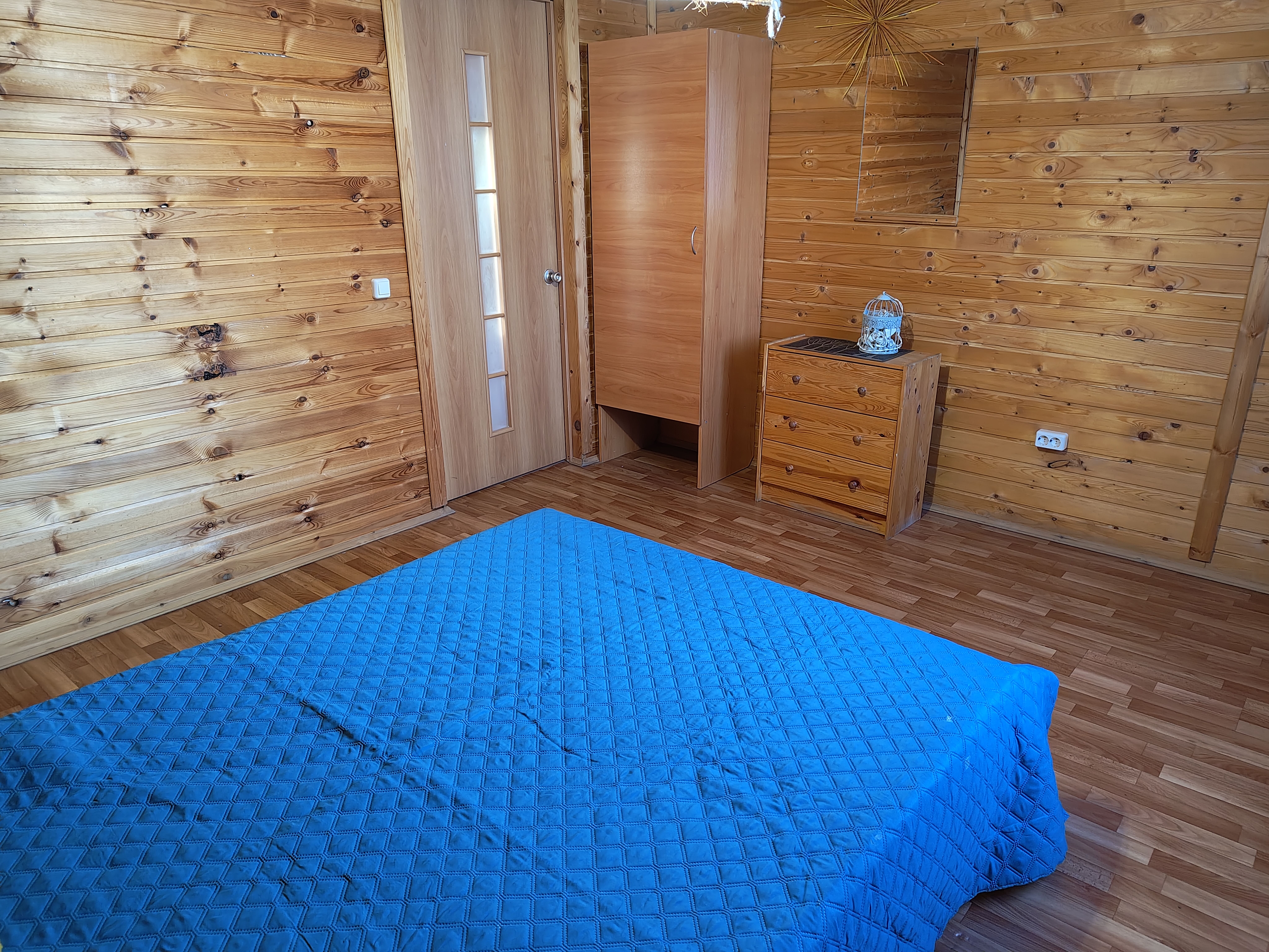 Семейный номер с видом на озеро