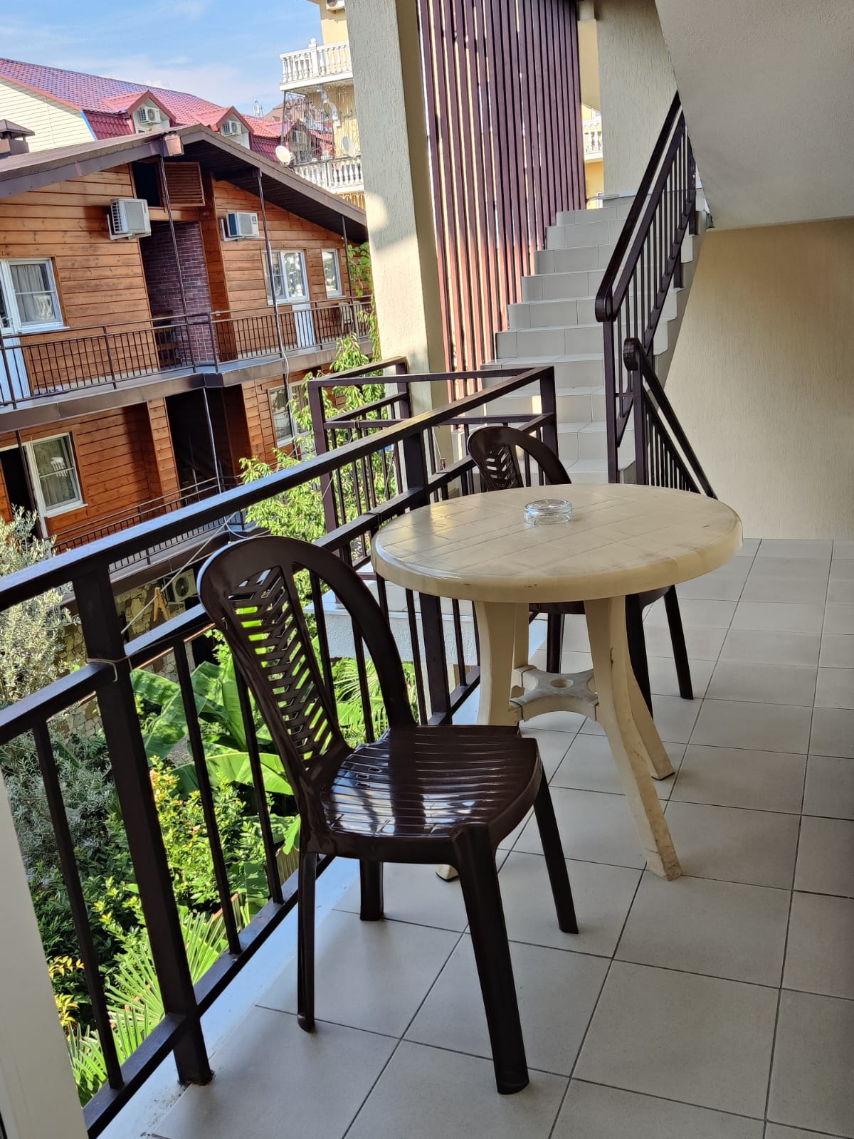 Семейный с двумя спальнями, душем и балконом