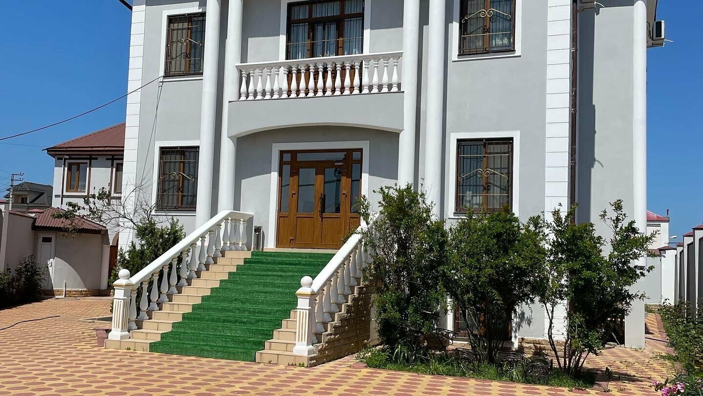 Дом с собственным бассейном