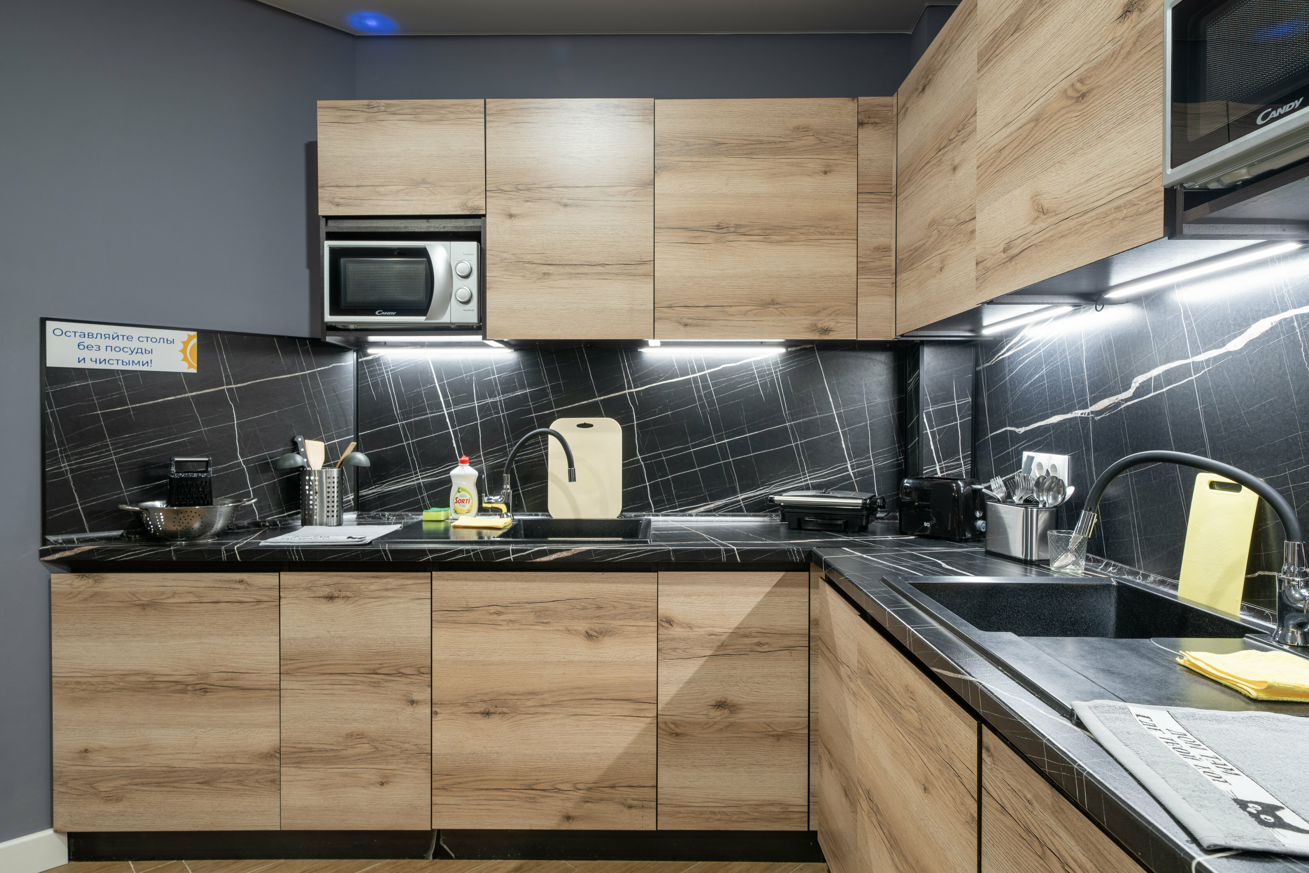 Спальное место на двухъярусной кровати в общем номере для мужчин