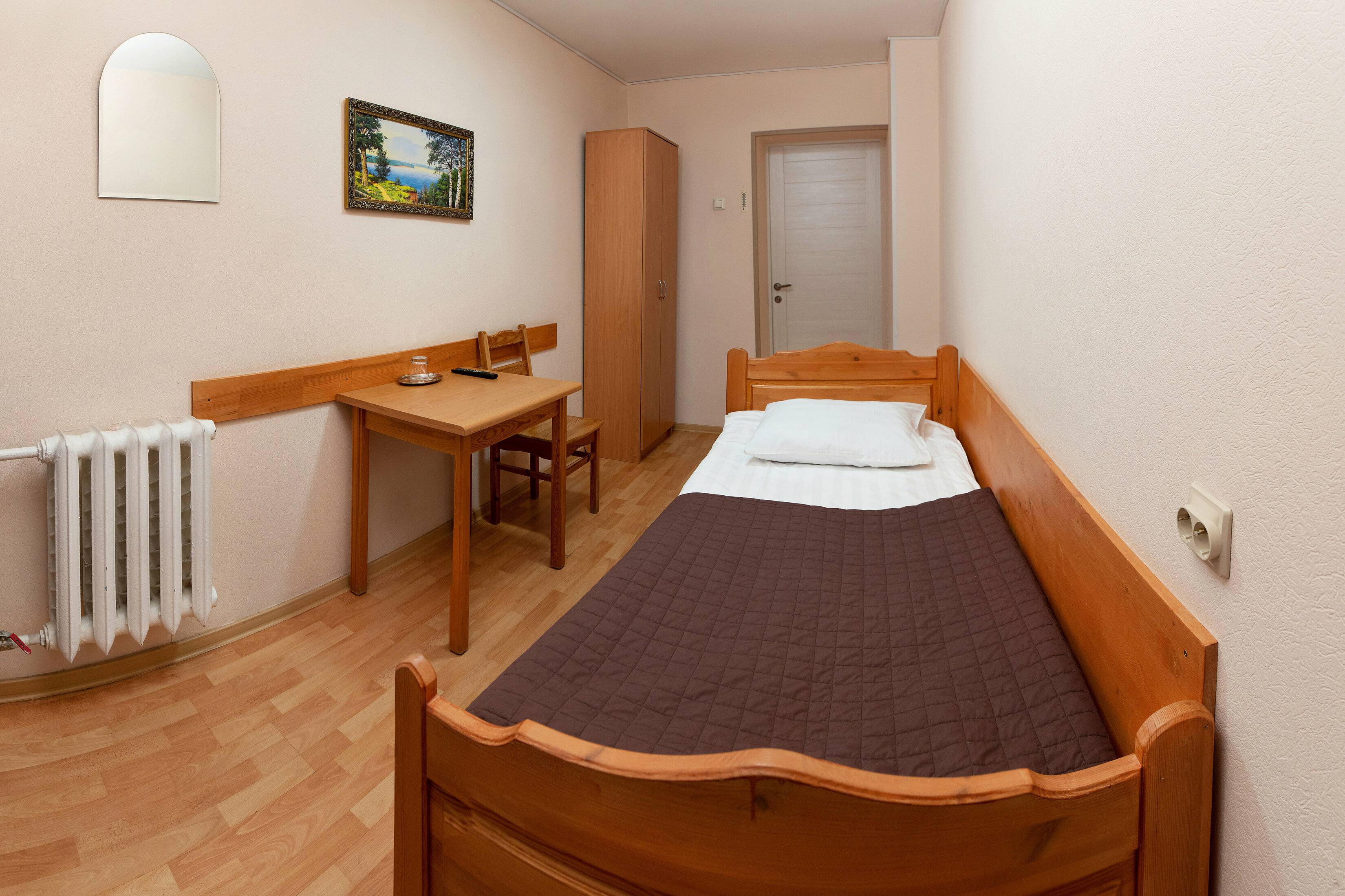 Одноместный номер в блоке с двухместным номером в общем коридоре