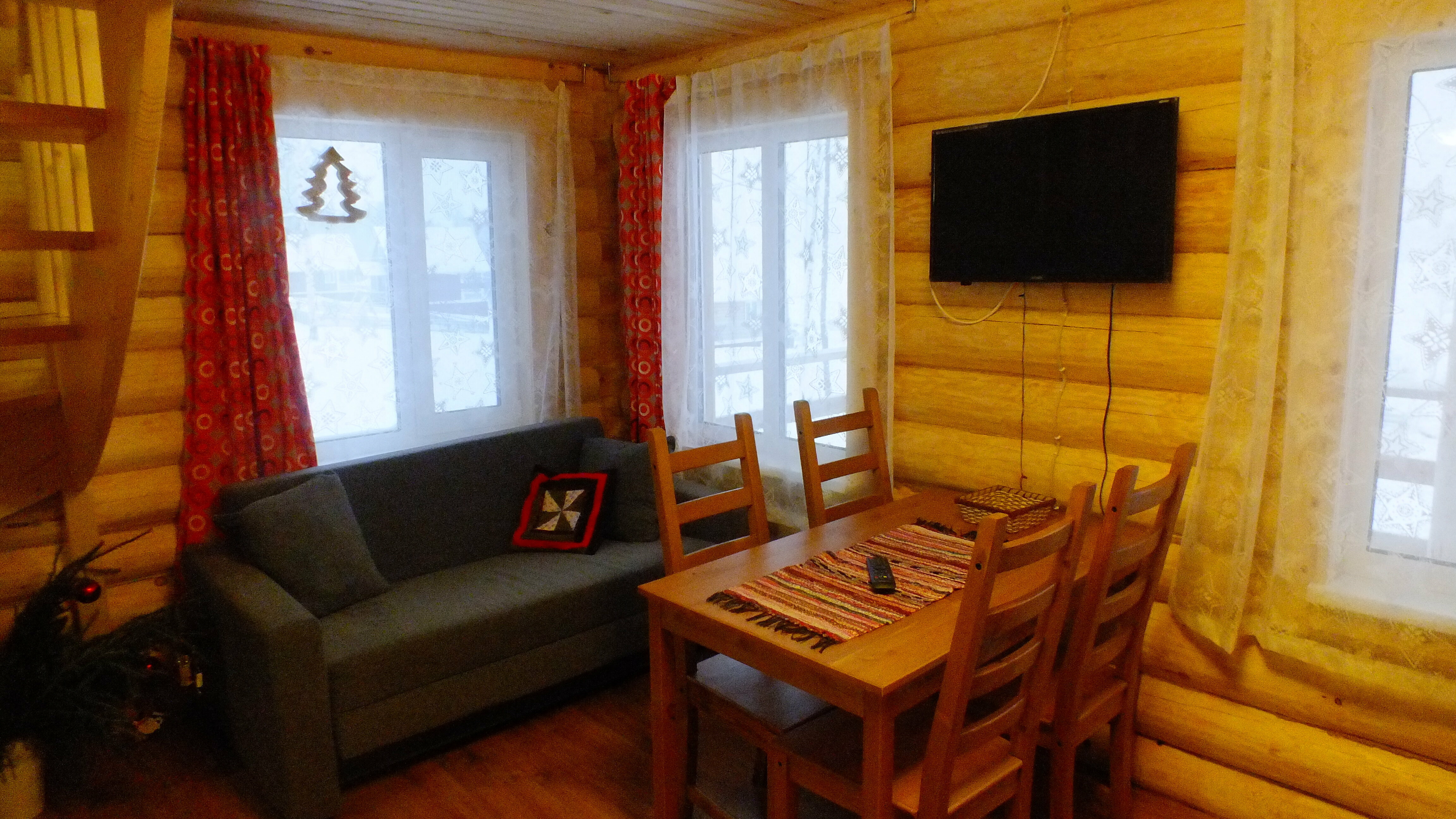 Коттедж с двумя спальнями, видом на озеро и террасой