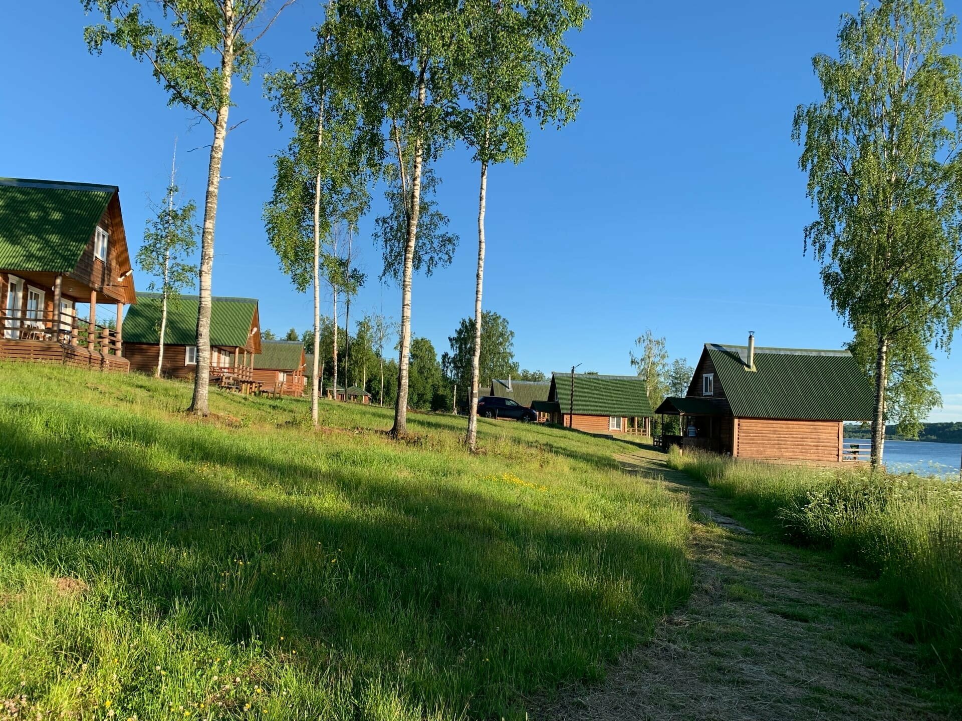 Коттедж с одной спальней, видом на озеро и балконом