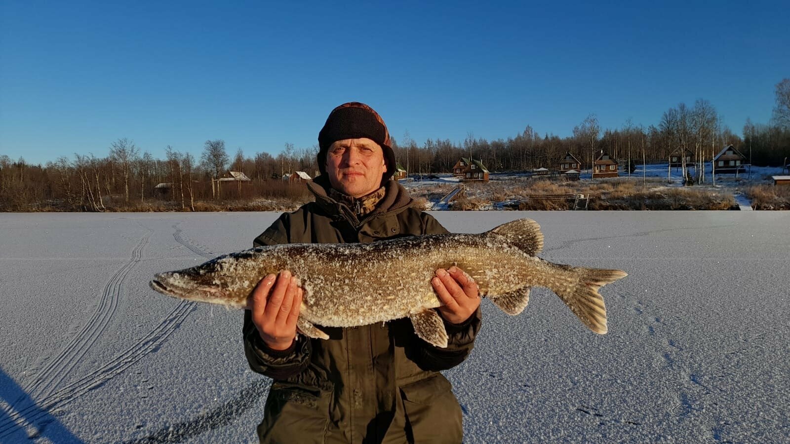 Коттедж с одной спальней, видом на озеро и балконом