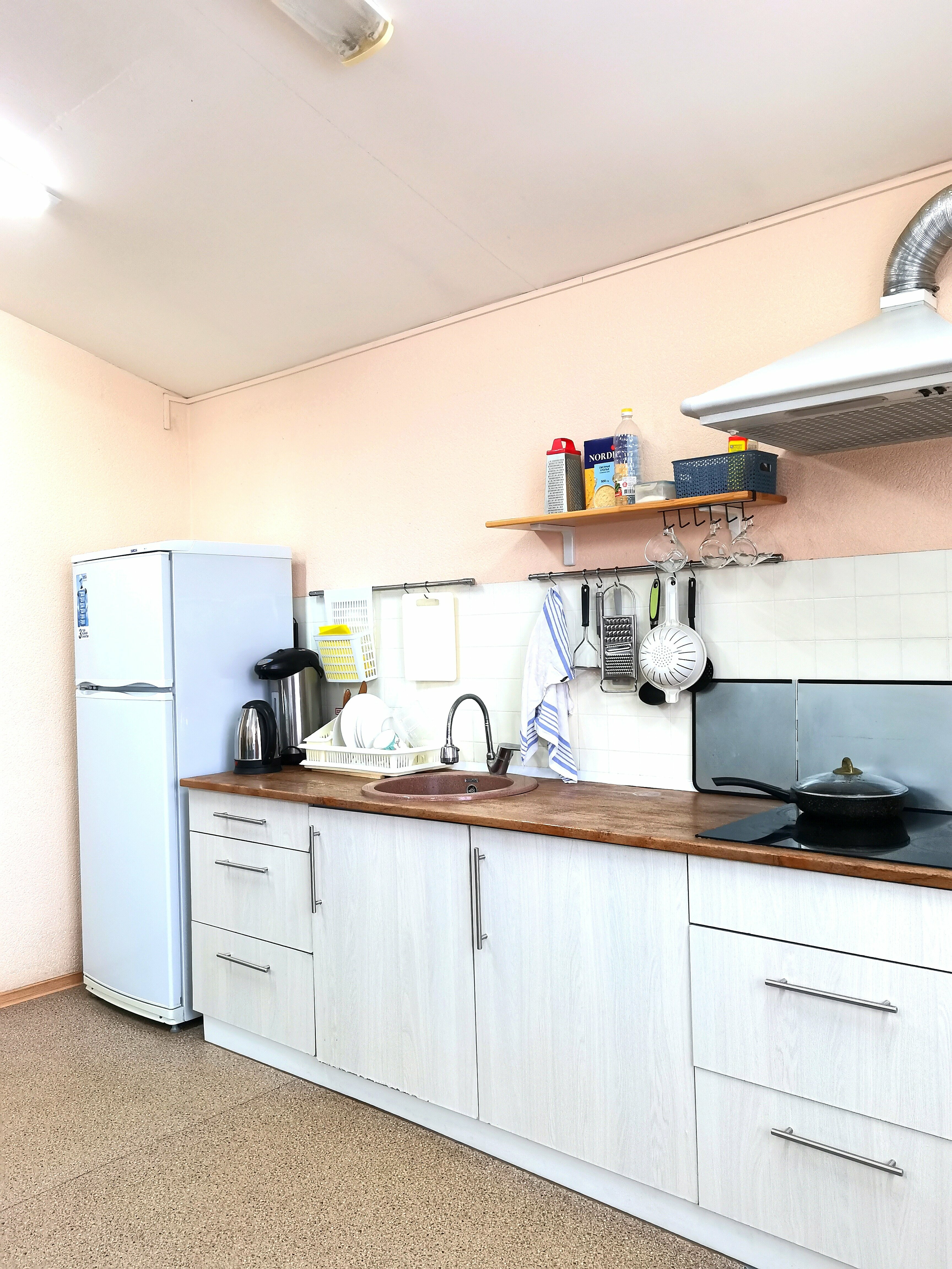 Общий номер для мужчин и женщин с 8 кроватями