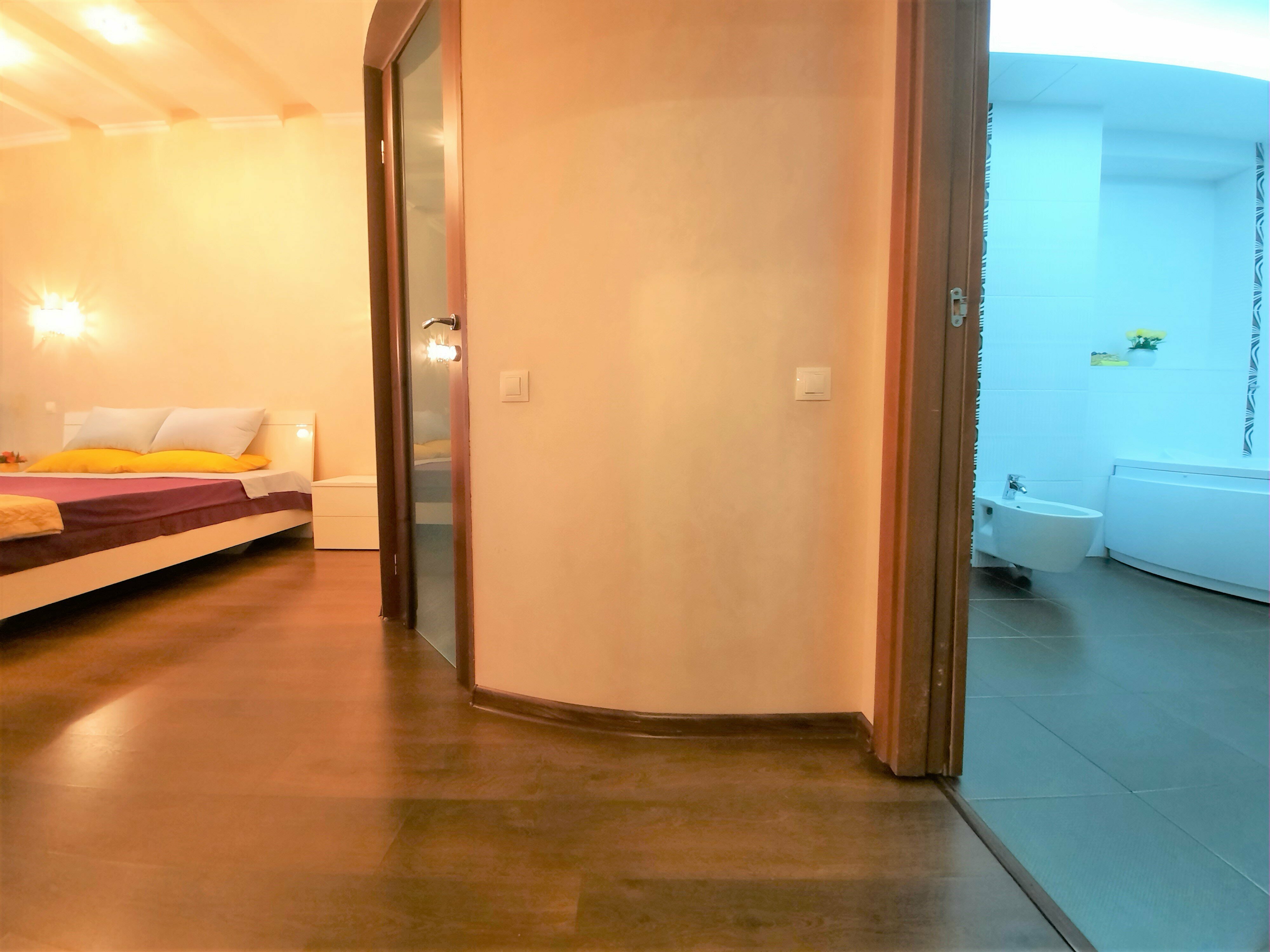 Семейный номер с боковым видом на море