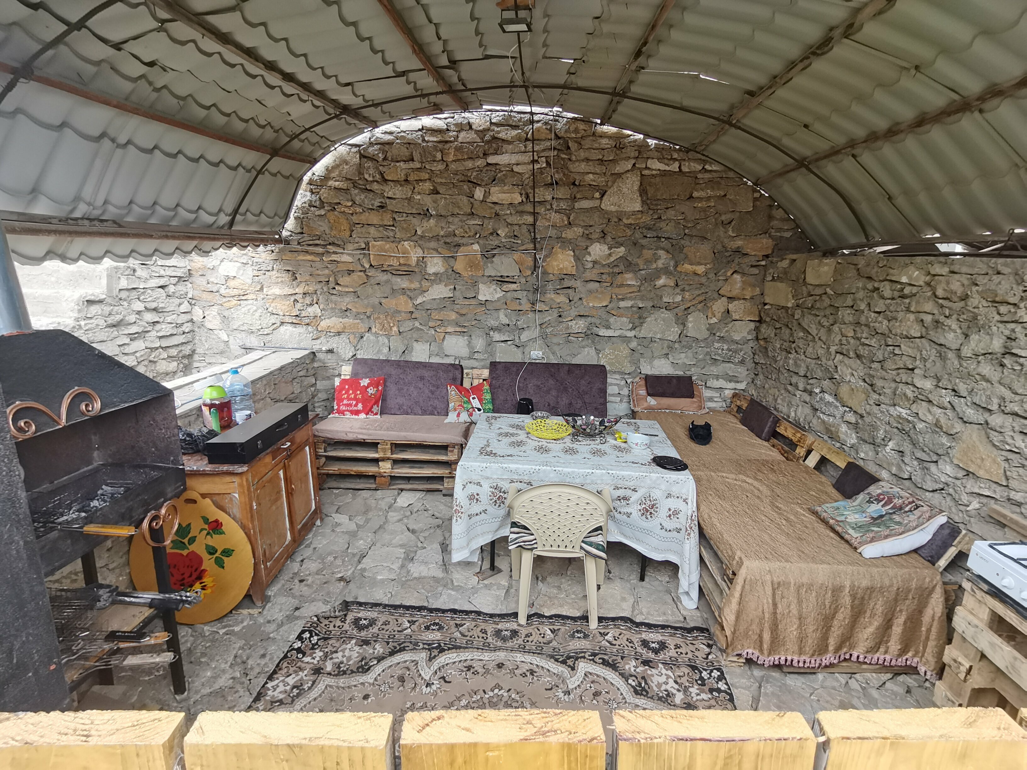 Дом-комната с летней кухней и сан узлом