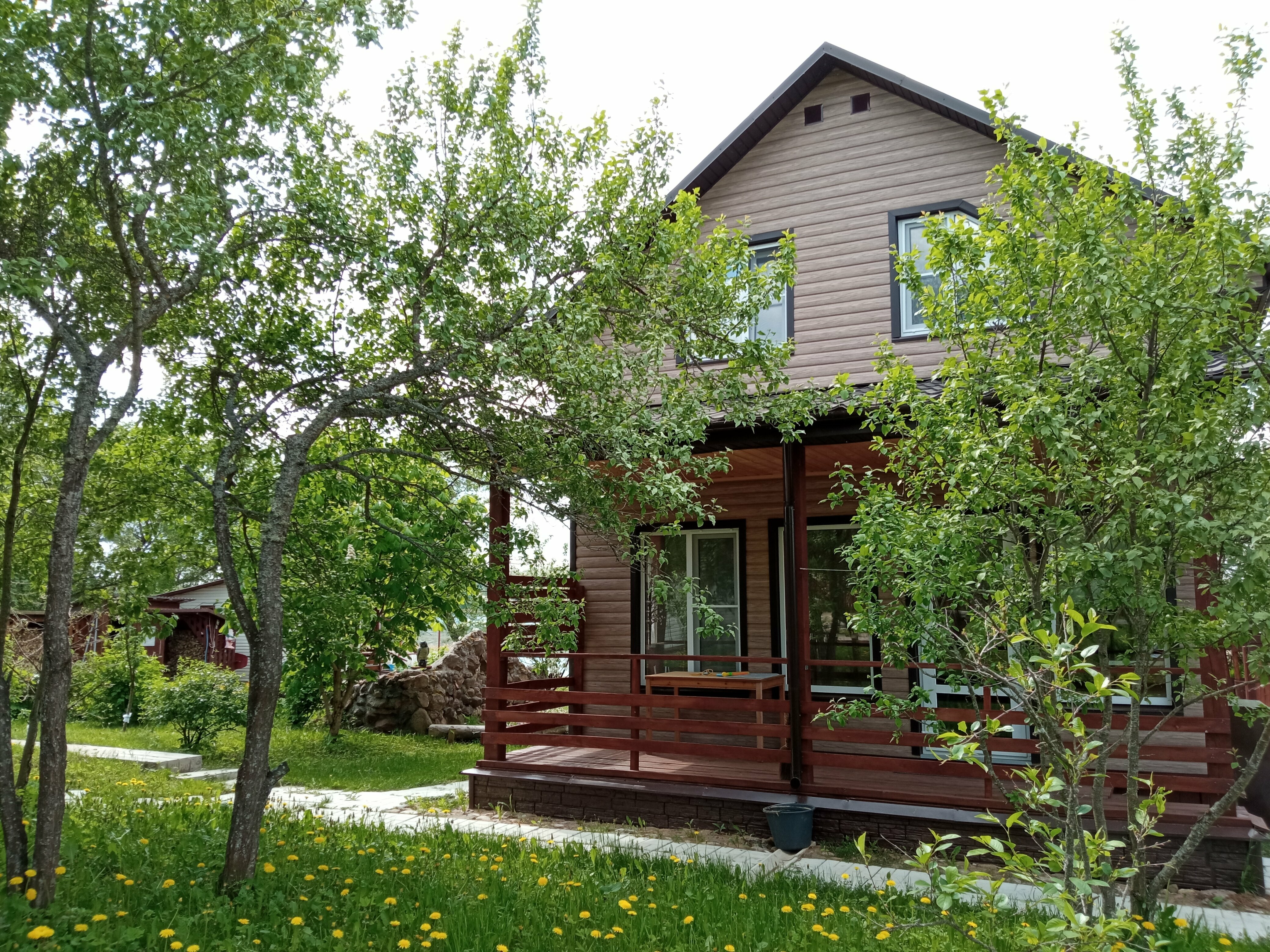 Двухэтажные апартаменты с террасой с видом на сад в "Доме на берегу"