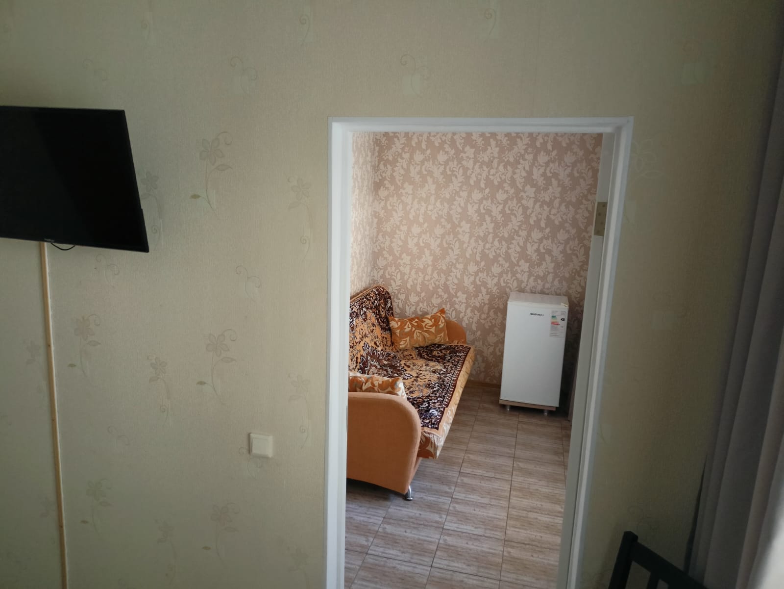 Двухместный номер с двуспальной кроватью и дополнительной кроватью