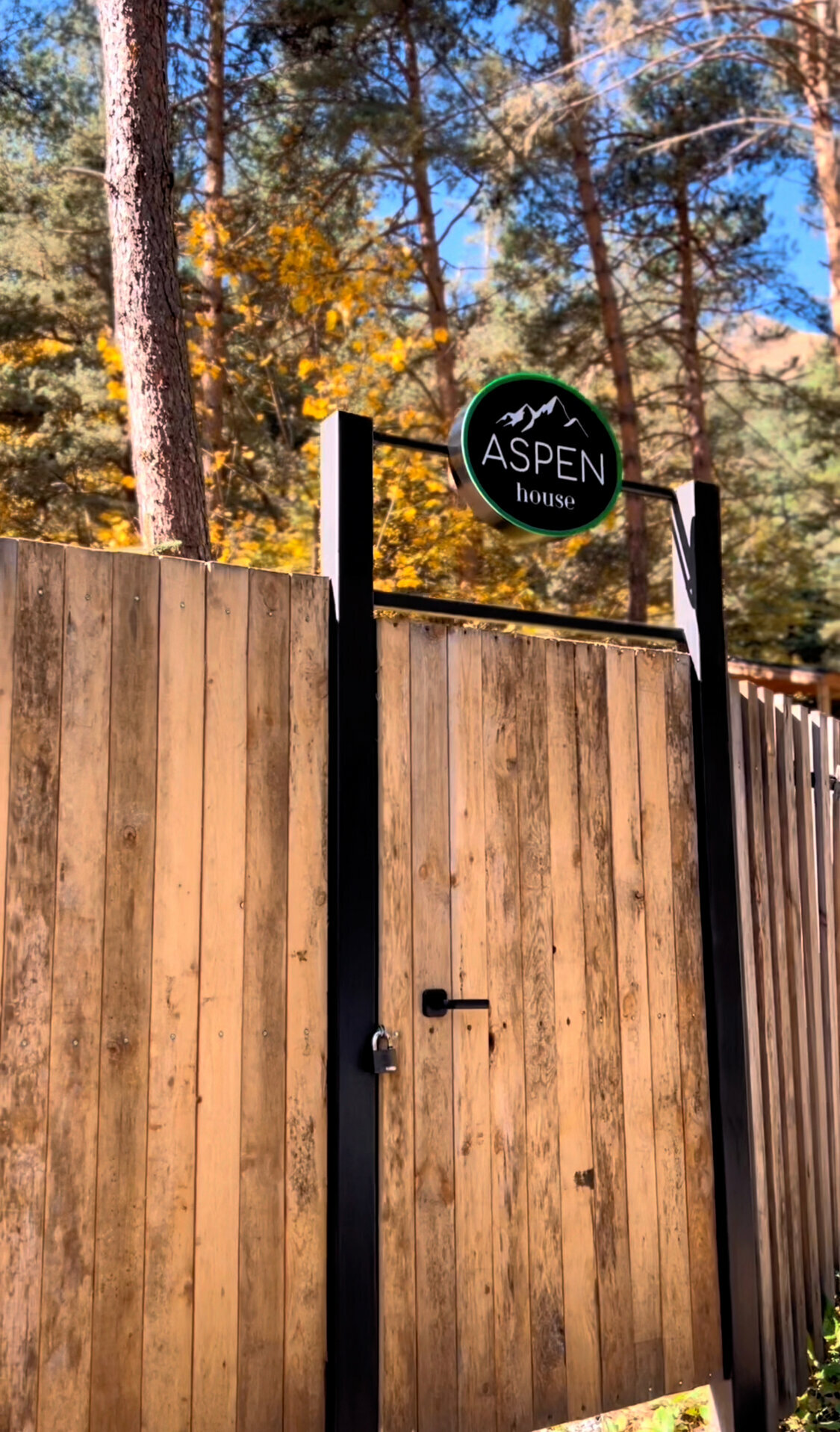 Коттедж на 4-5 человек с частной территорией "Aspen House"