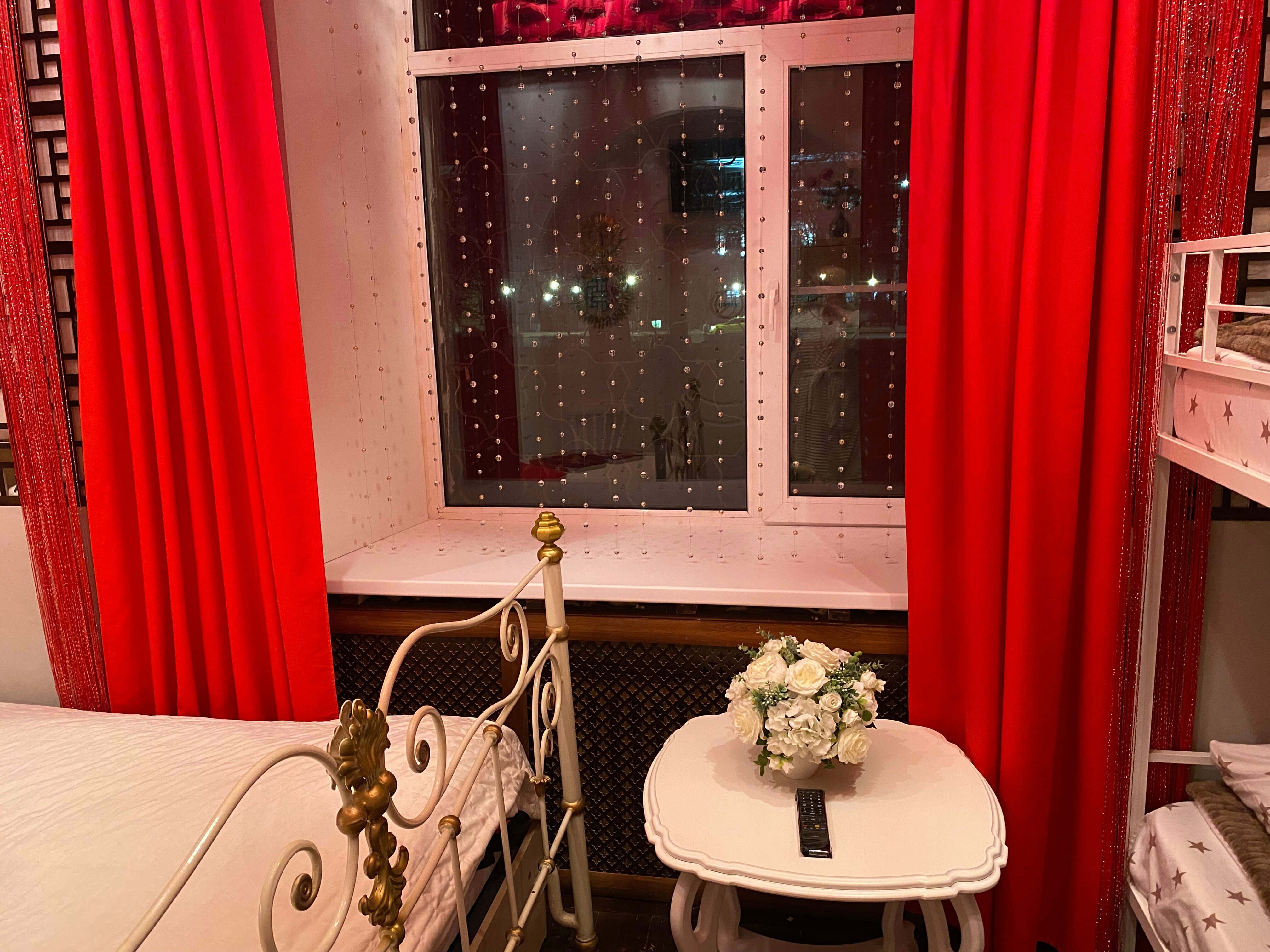 Семейный номер с общей ванной комнатой