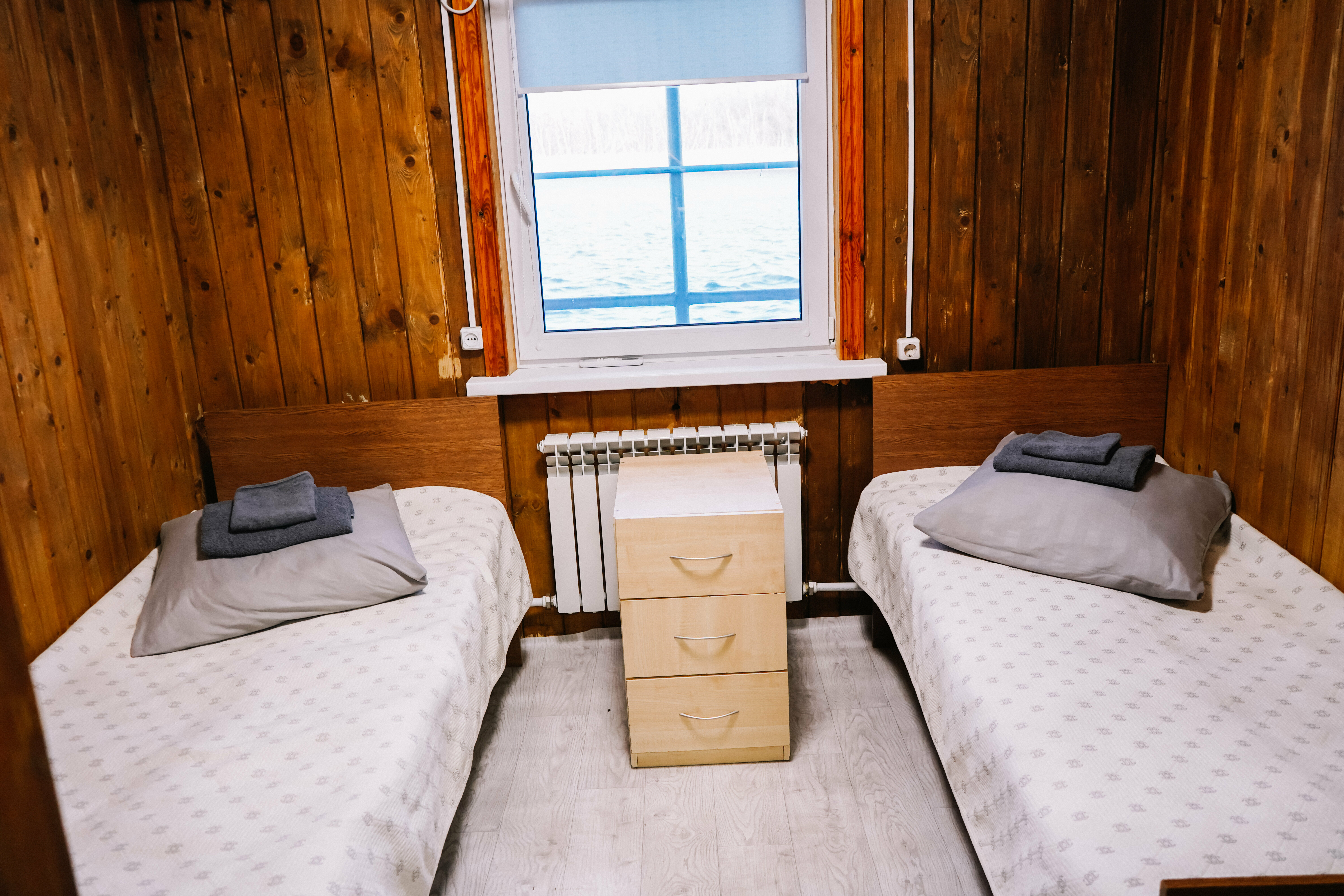 Небольшой двухместный номер с 2 отдельными кроватями