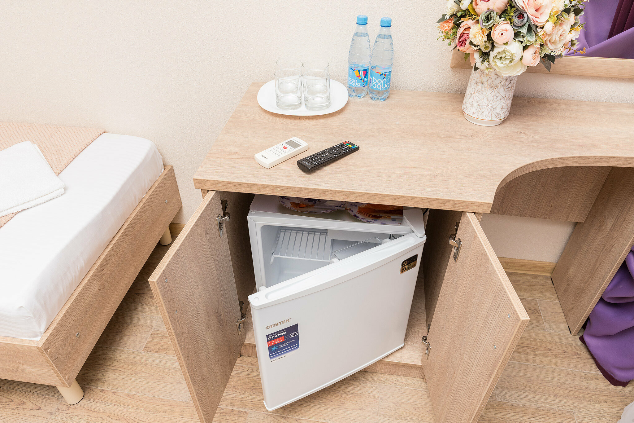 Цоколь трехместный 