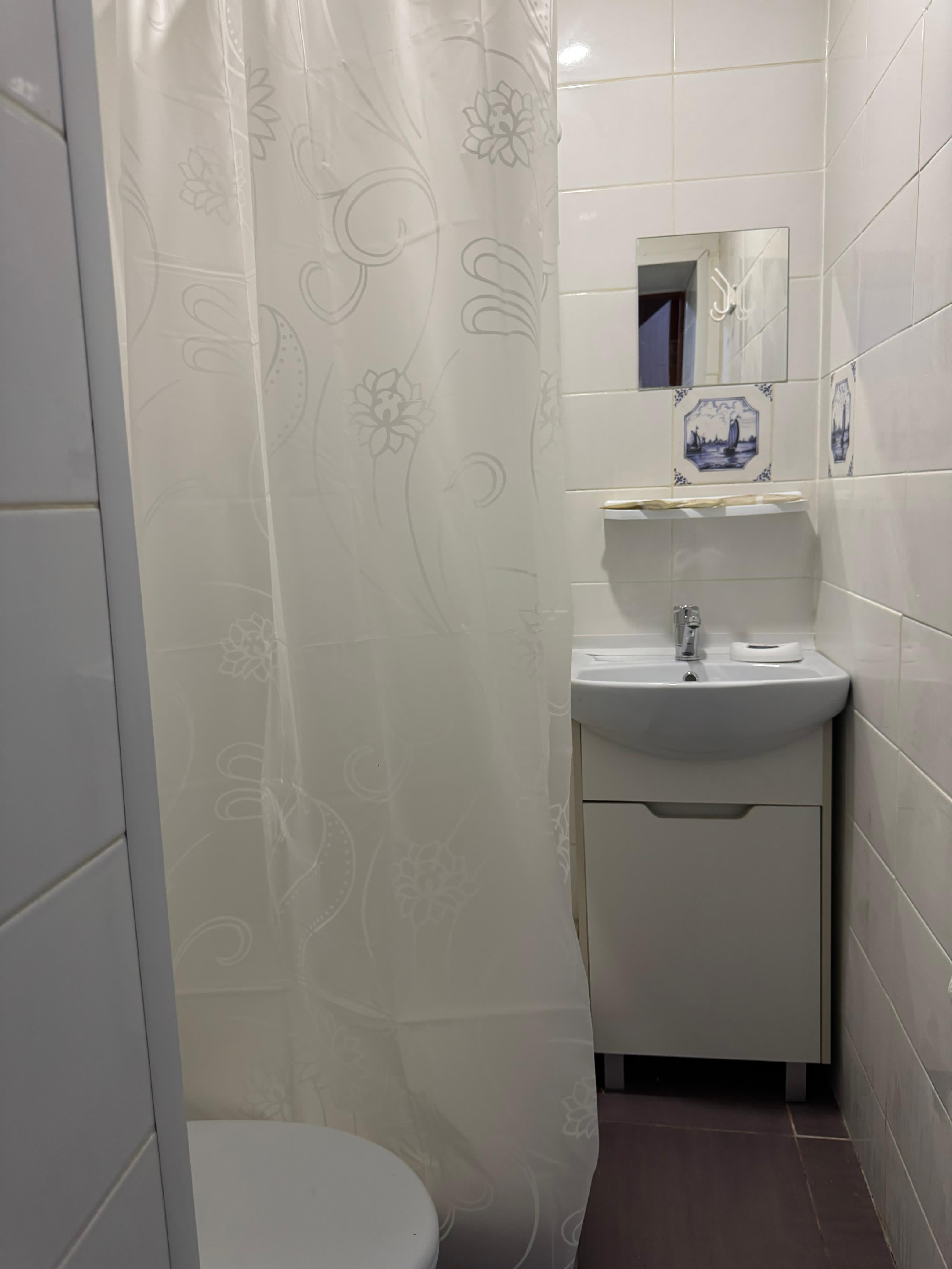 Трехместный номер с душем