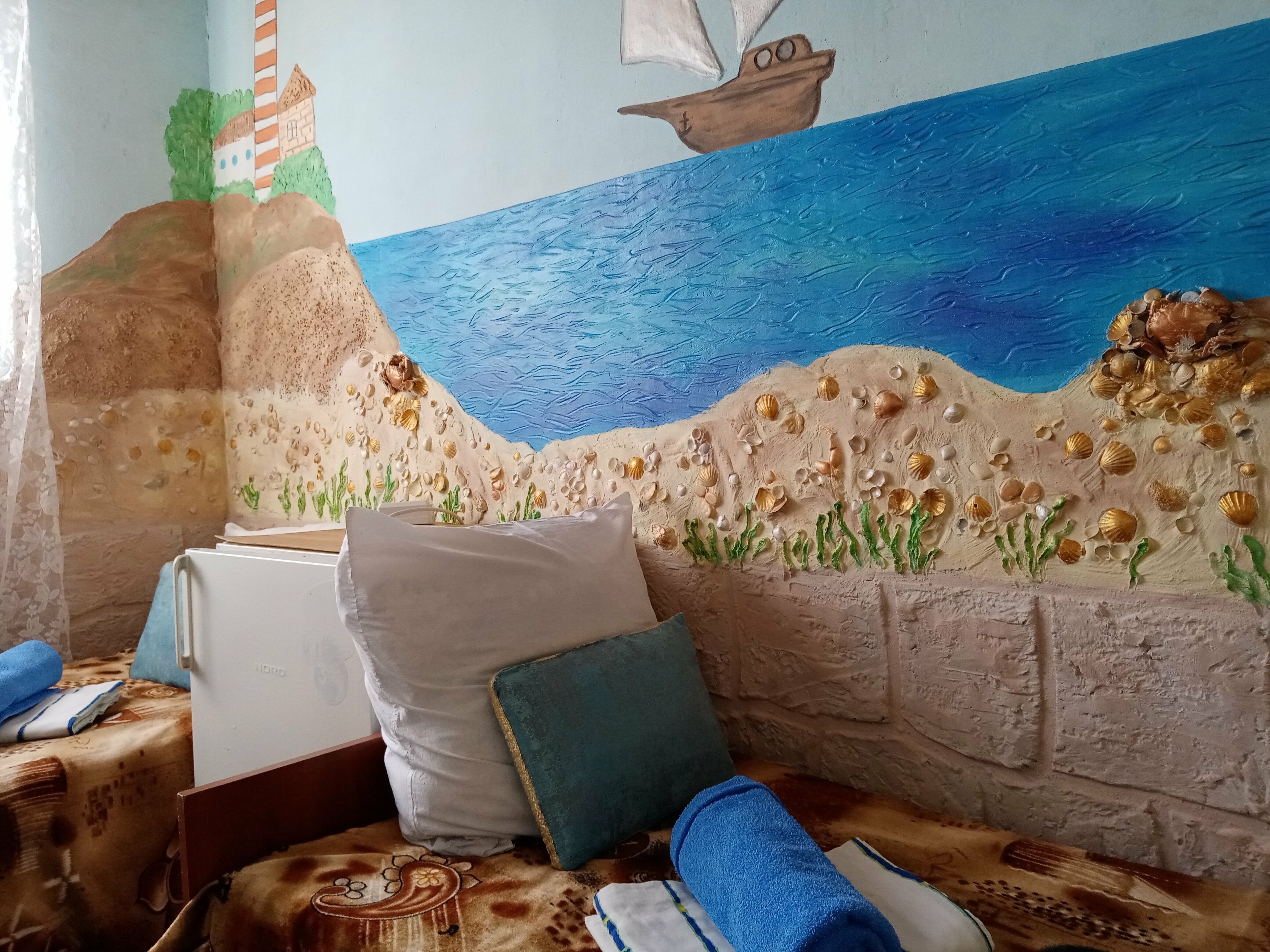 Небольшой двухместный номер с 2 отдельными кроватями