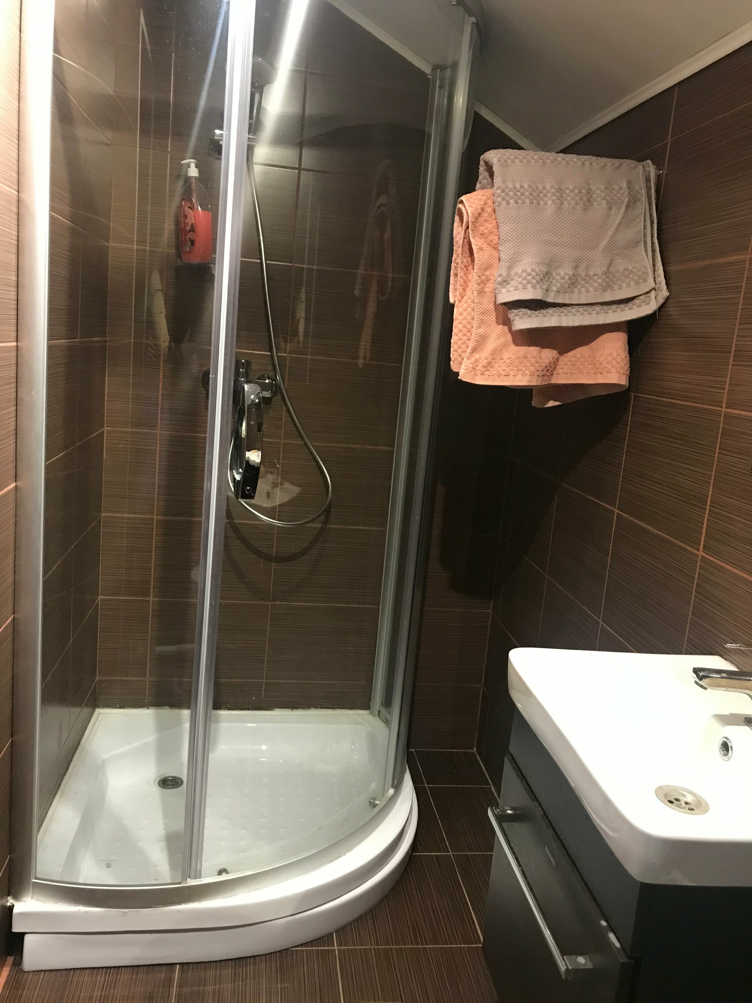 Двухместный номер с двуспальной кроватью и дополнительной кроватью