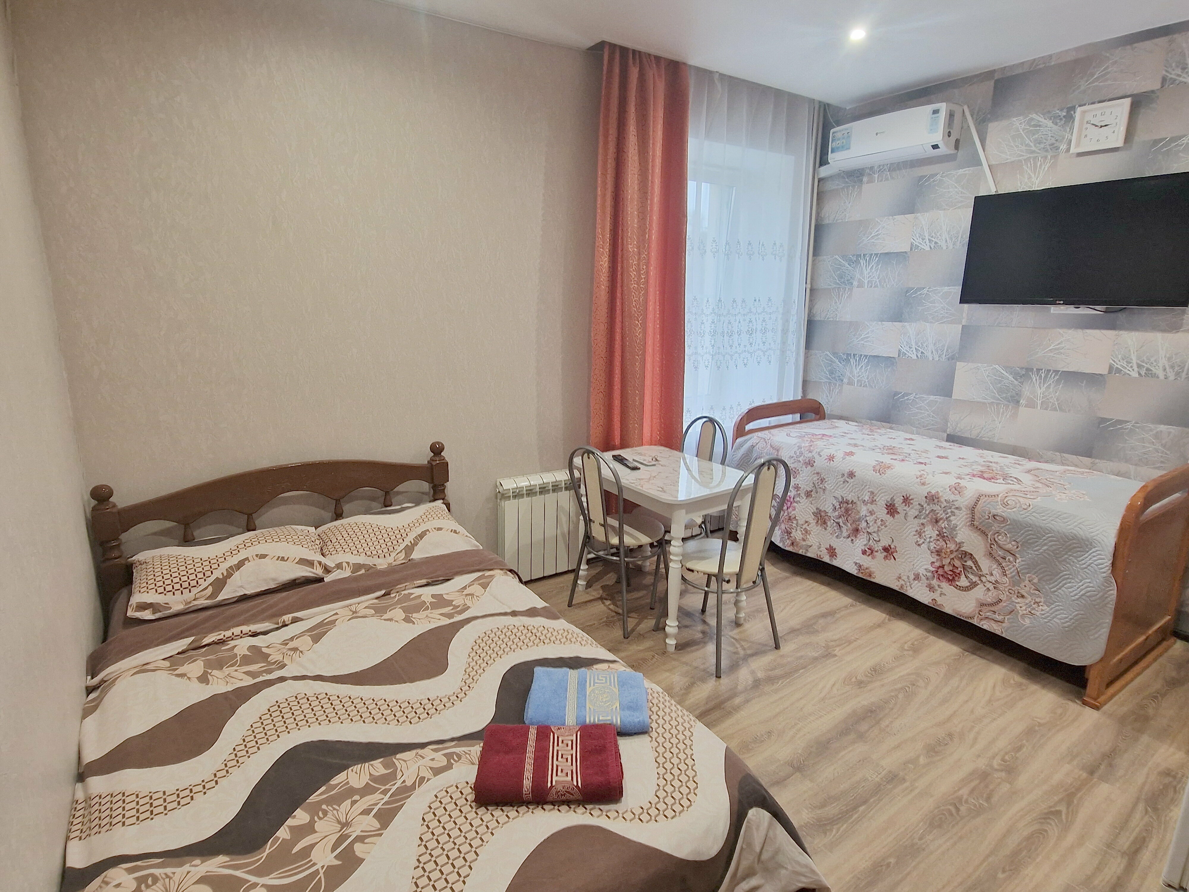 Четырехместный номер с ванной комнатой