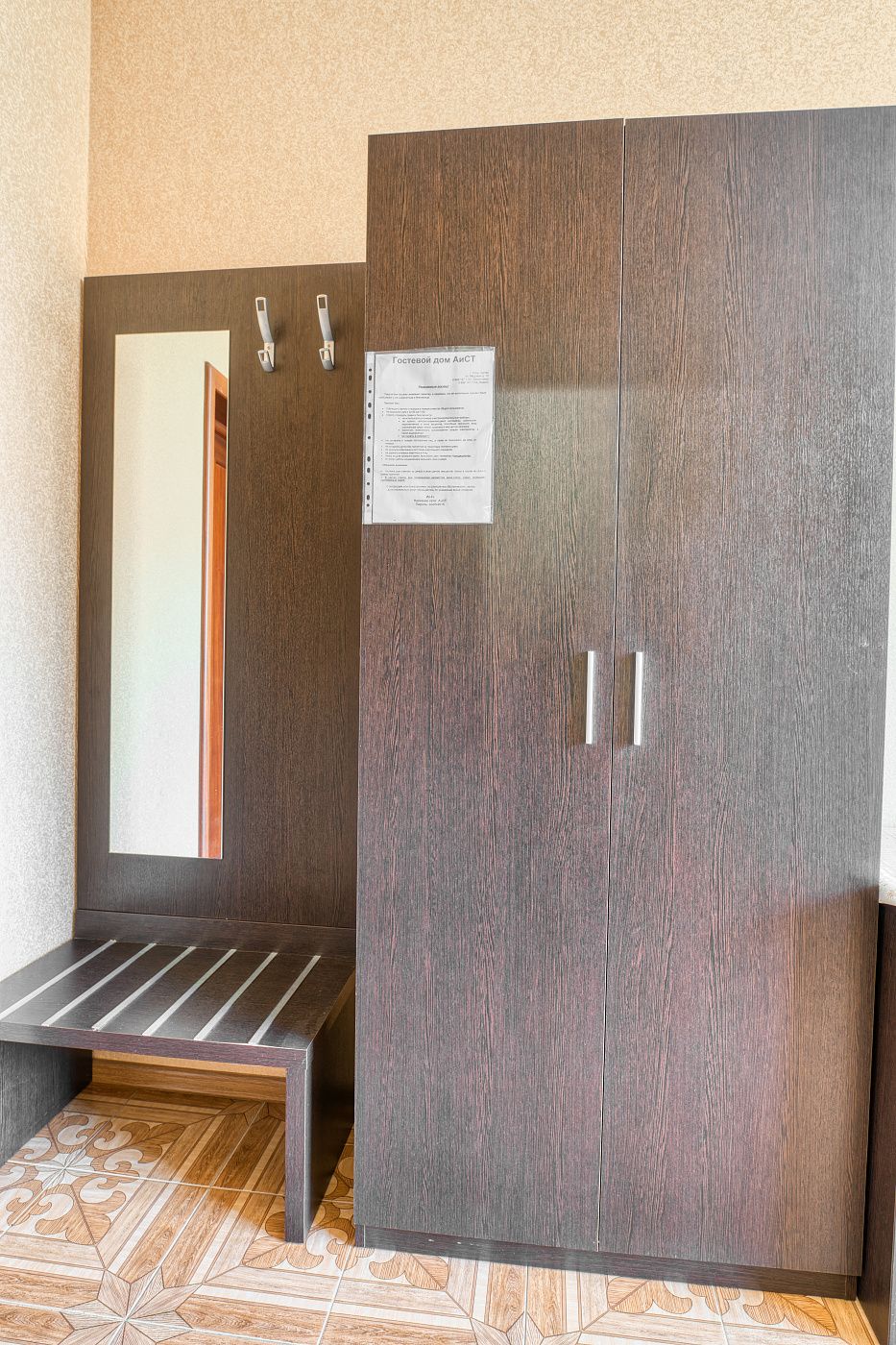 Бюджет без балкона и с маленьким окном