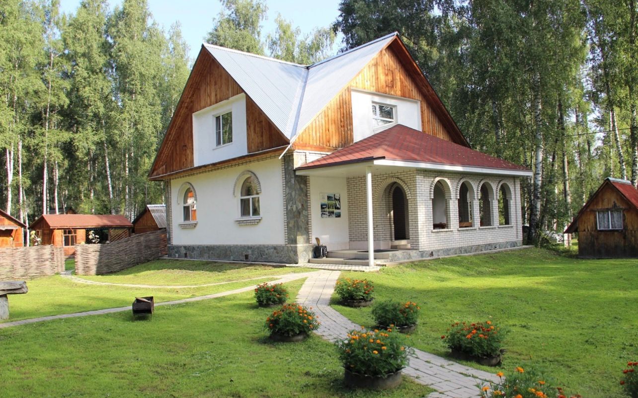 Коттедж у реки