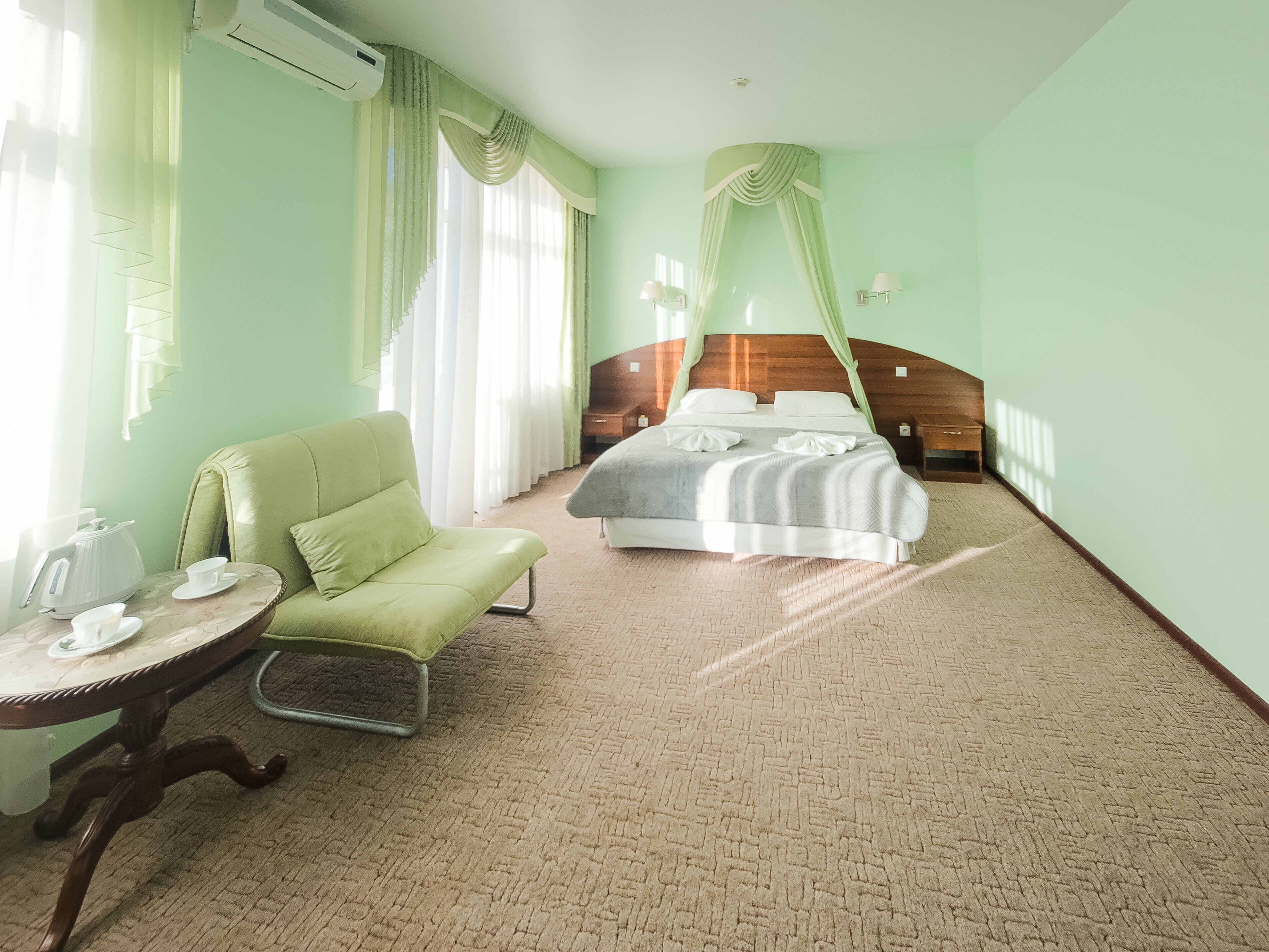 Комфорт+ с двуспальной кроватью и кресло-кроватью