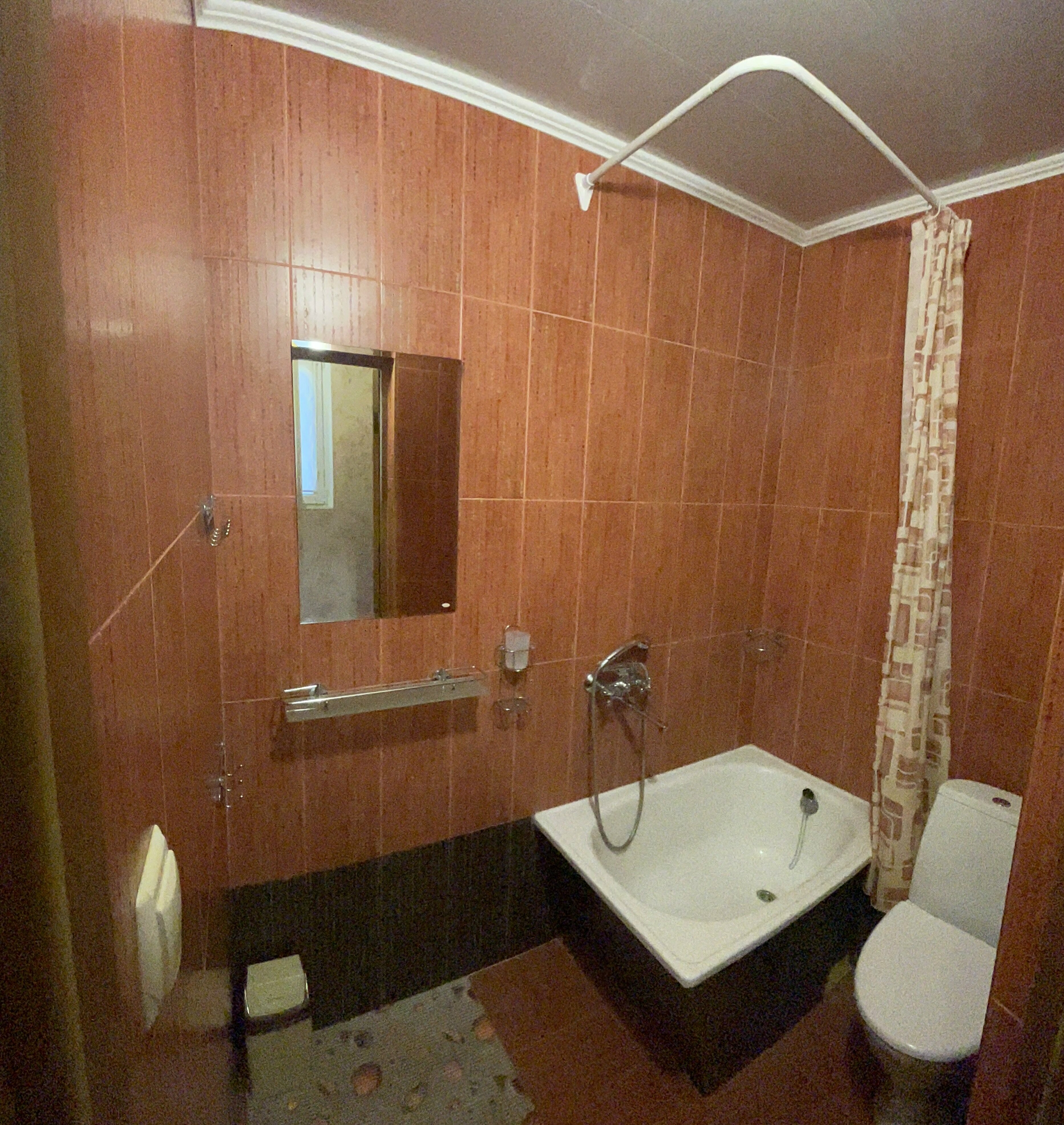 Четырехместный номер с ванной комнатой