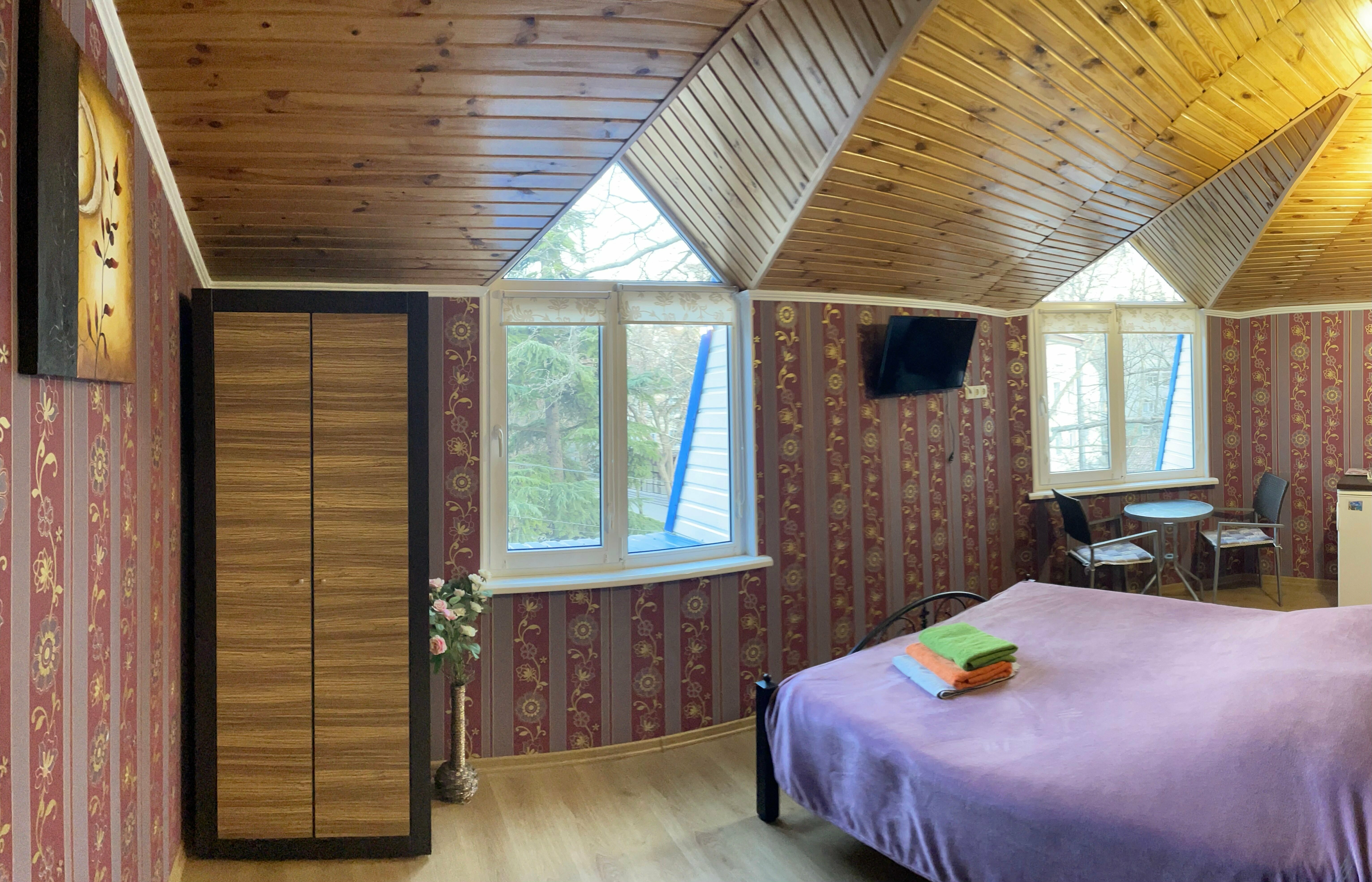 Четырехместный номер с ванной комнатой