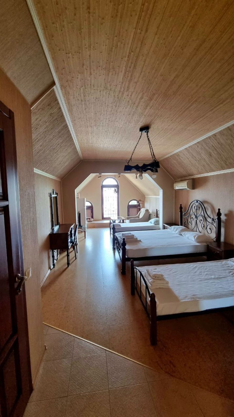 Улучшенный четырехместный номер