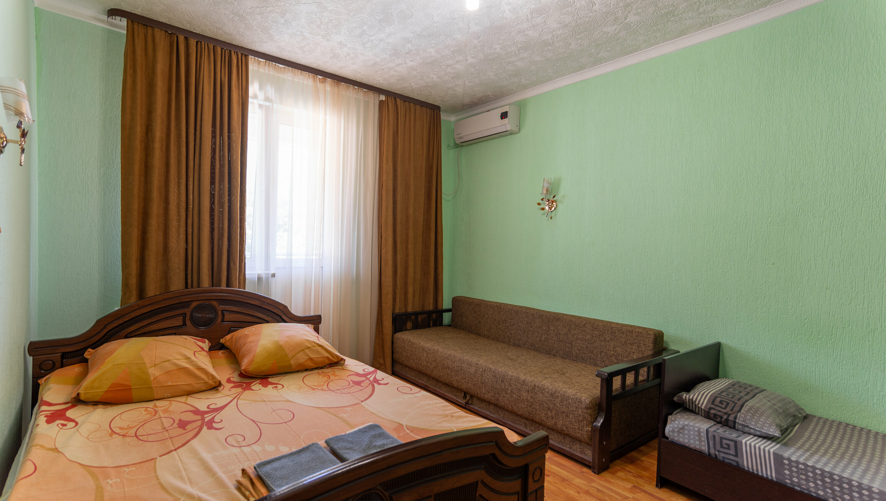 Семейный номер с видом на горы