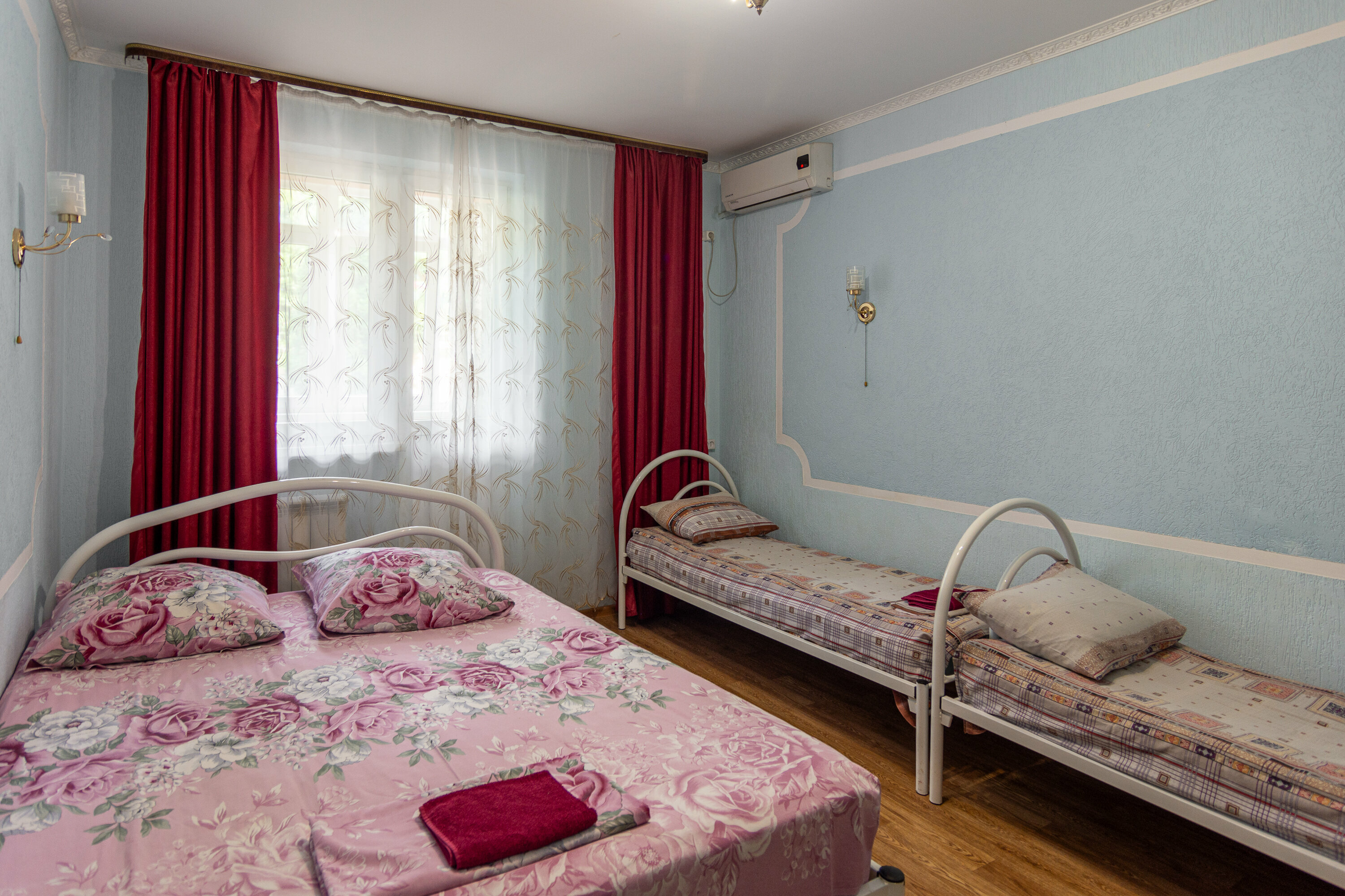 Четырехместный номер с видом на горы