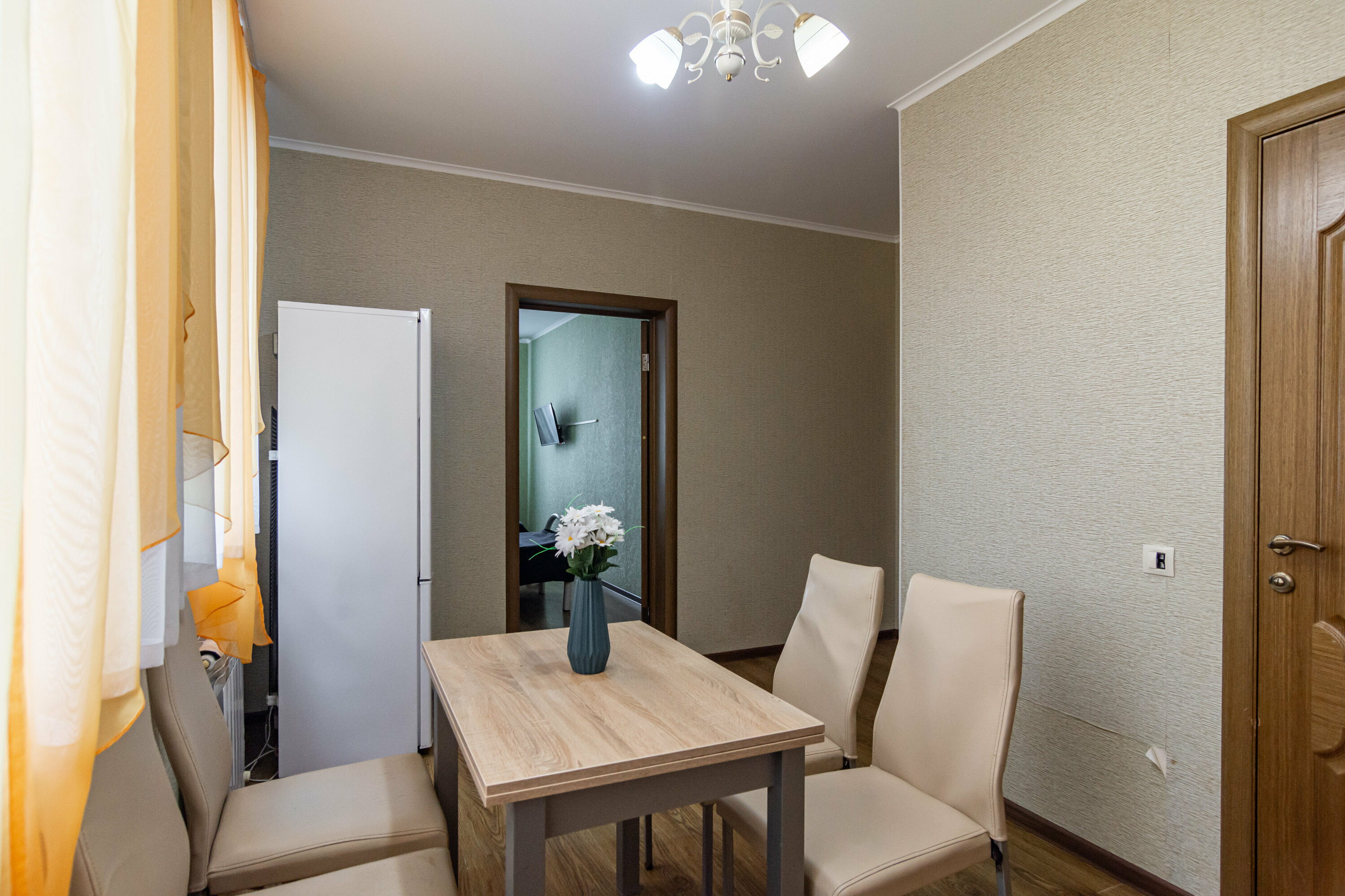 3хместный люкс с собственной кухней и видом на горы.