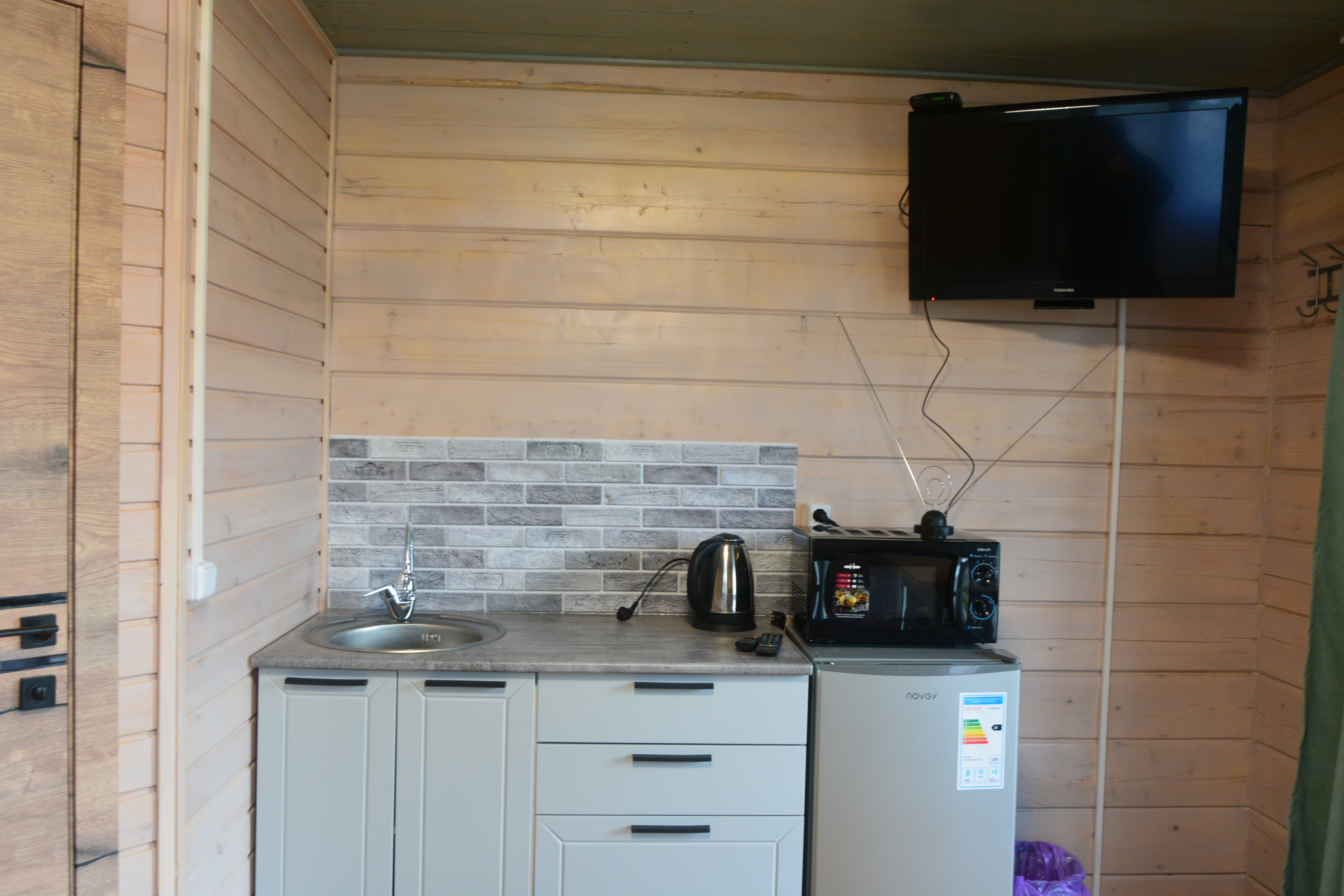 Пудра. Четырехместный номер благоустроенный.