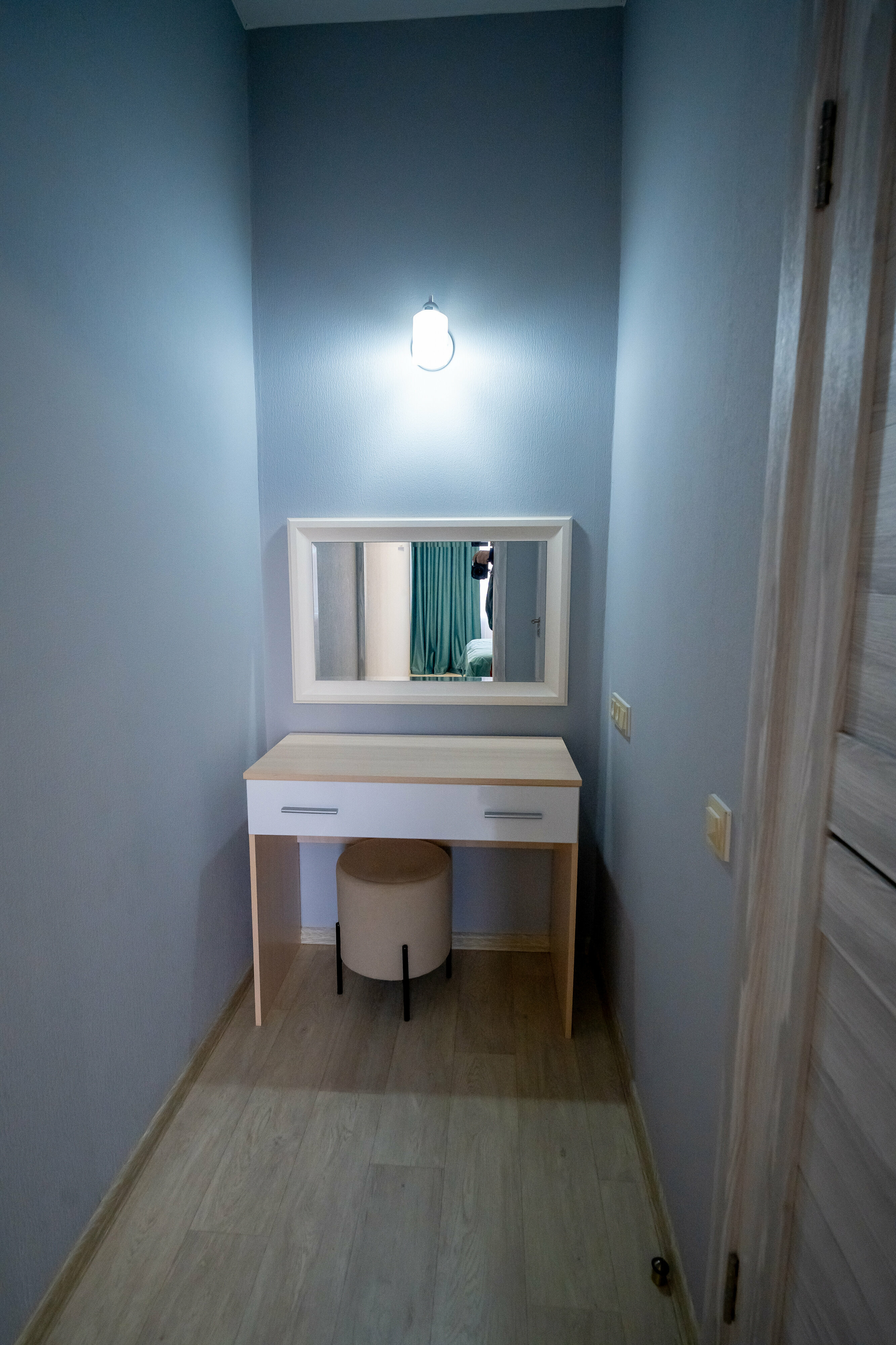 Двухкомнатный Люкс с большой кроватью и двухспальным диваном