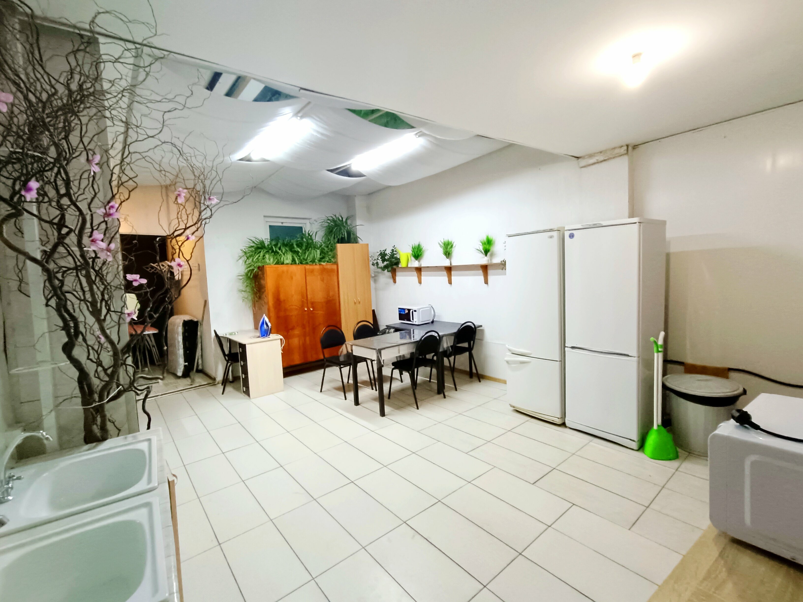 Двухместный номер с 2 отдельными кроватями и общей ванной комнатой