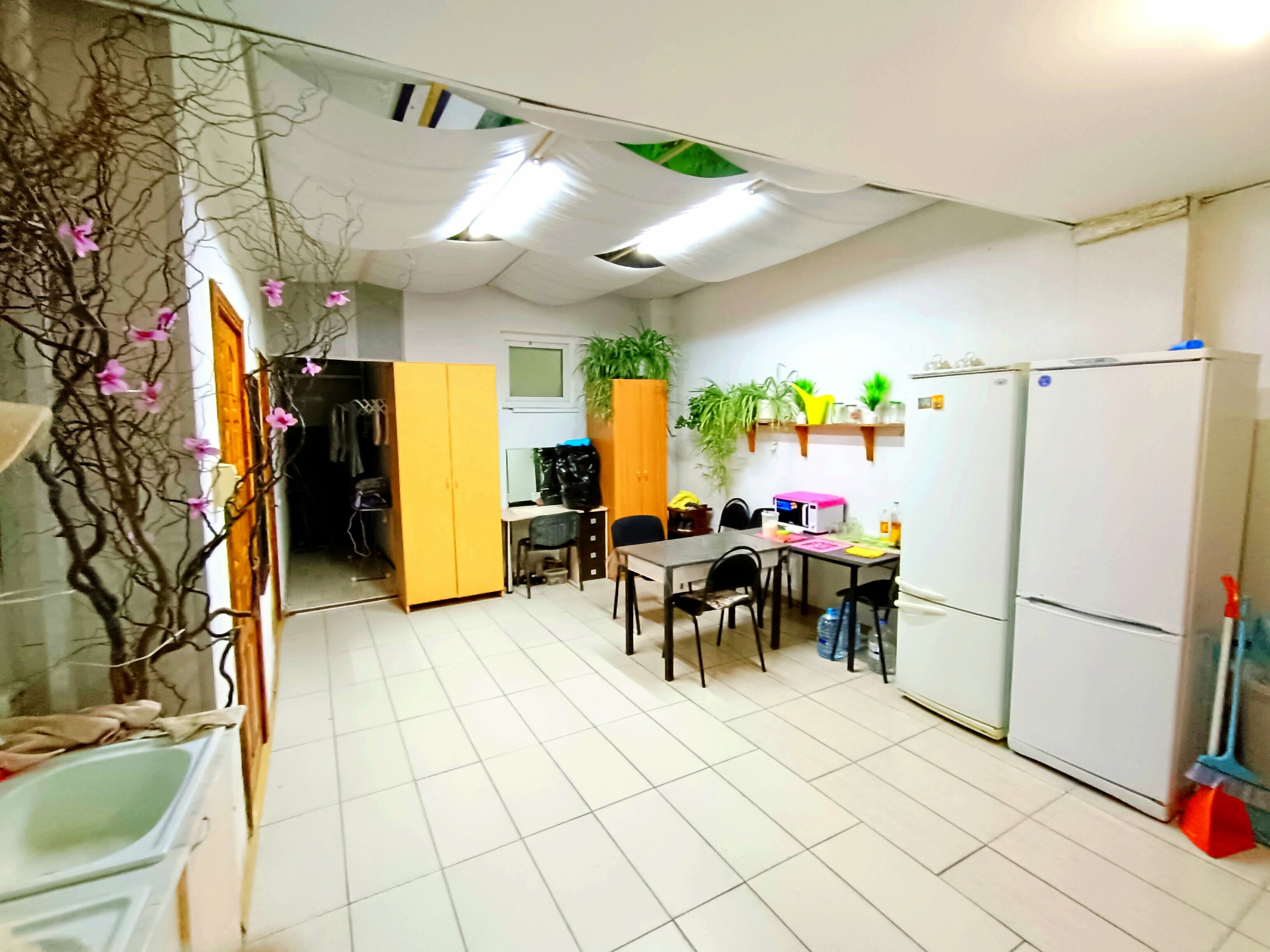 Двухместный номер с 2 отдельными кроватями и общей ванной комнатой