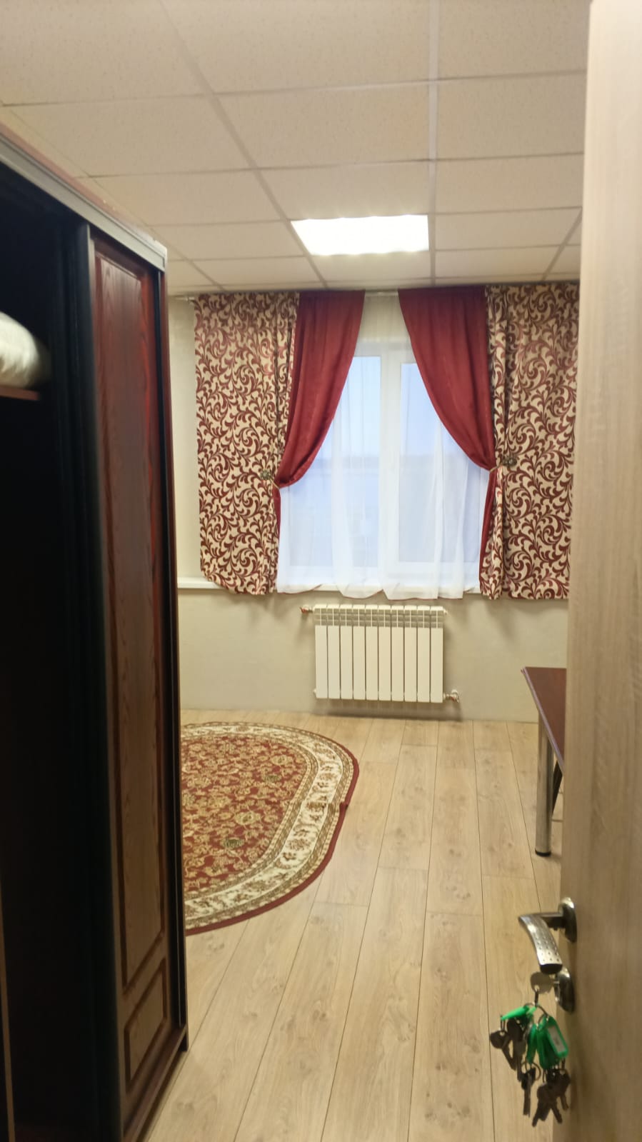 Двухместный номер с двуспальной кроватью и дополнительной кроватью