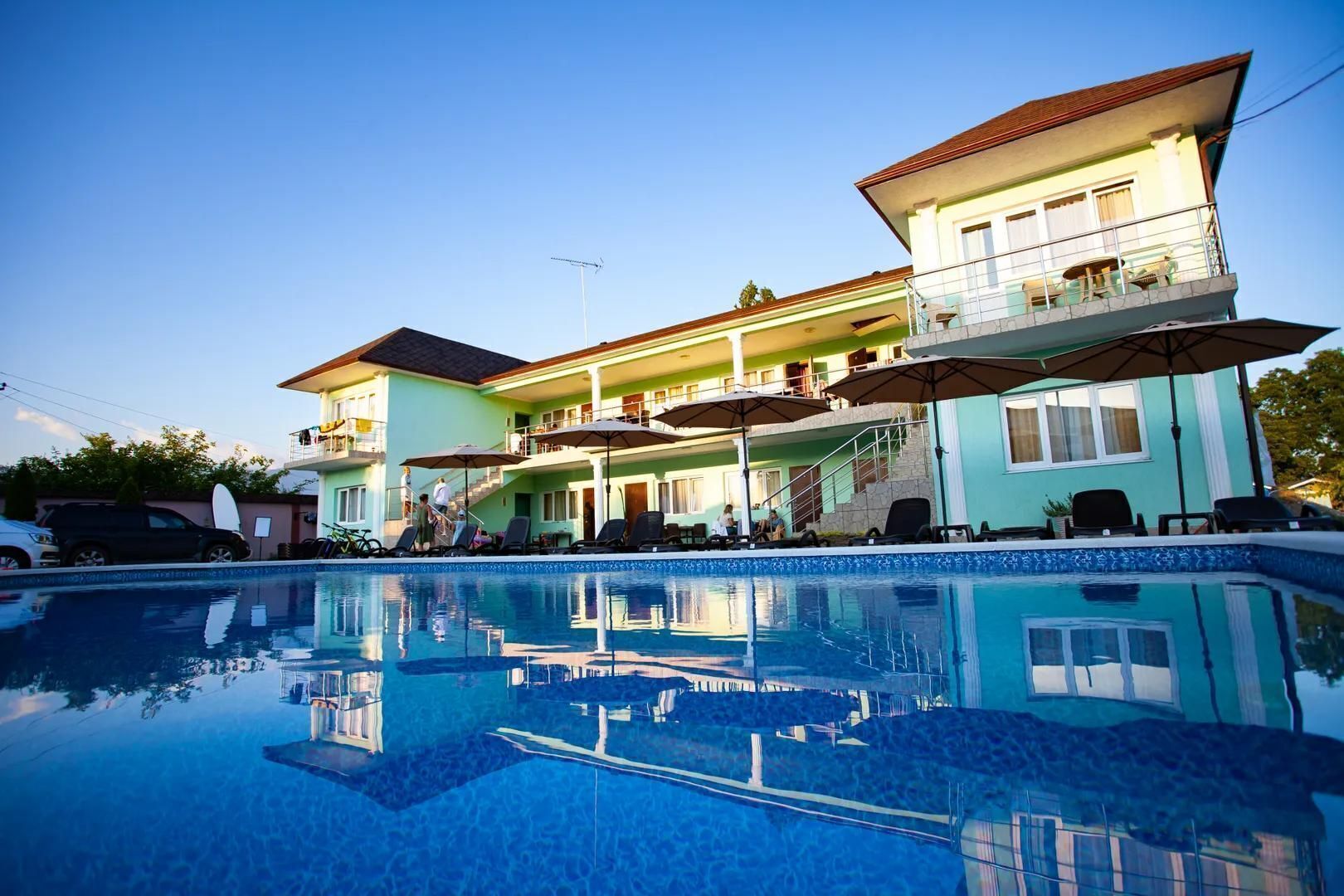 Двухместный номер с дополнительным местом БроНау Ася