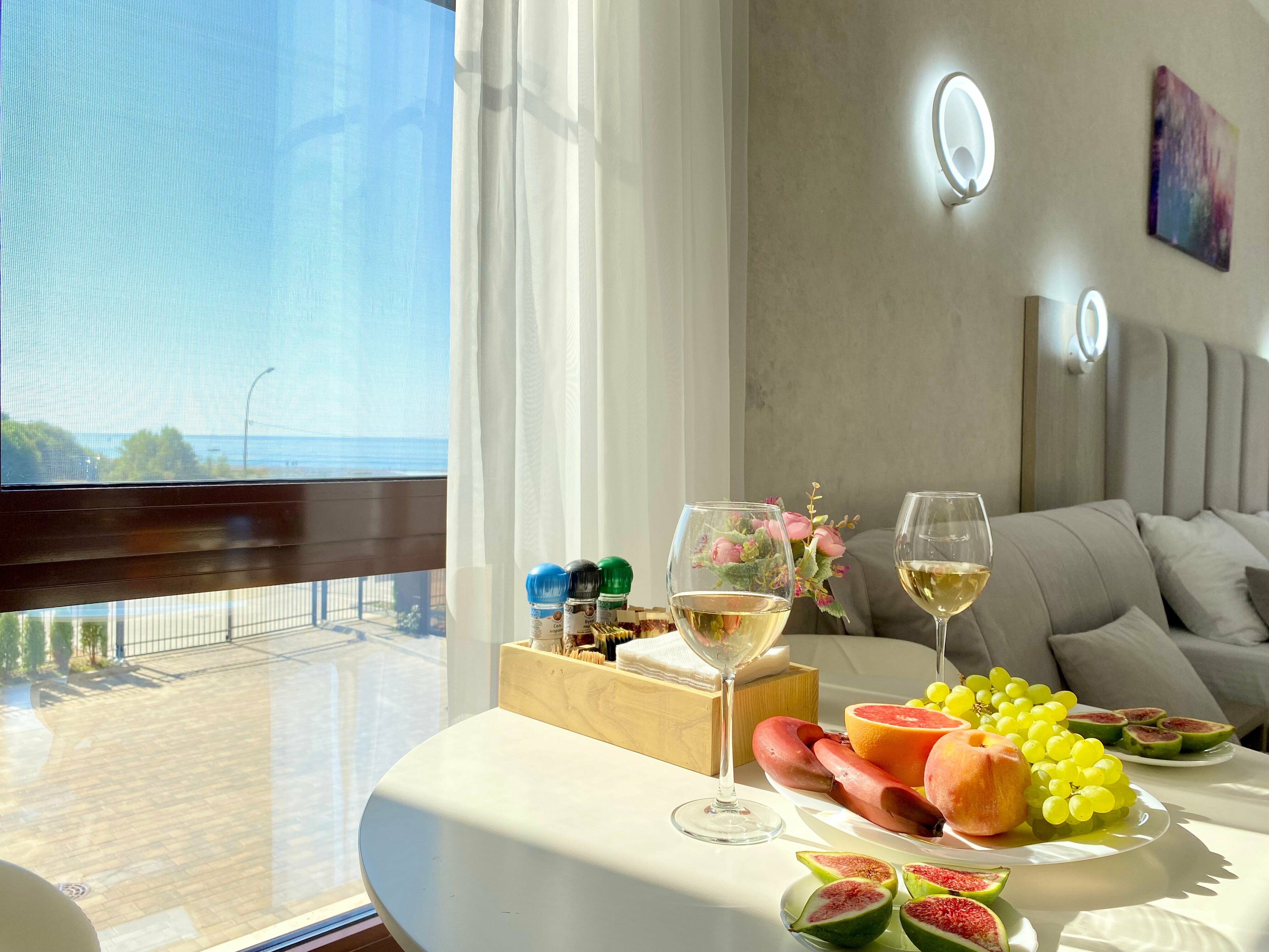 Трехместный номер с видом на бассейн