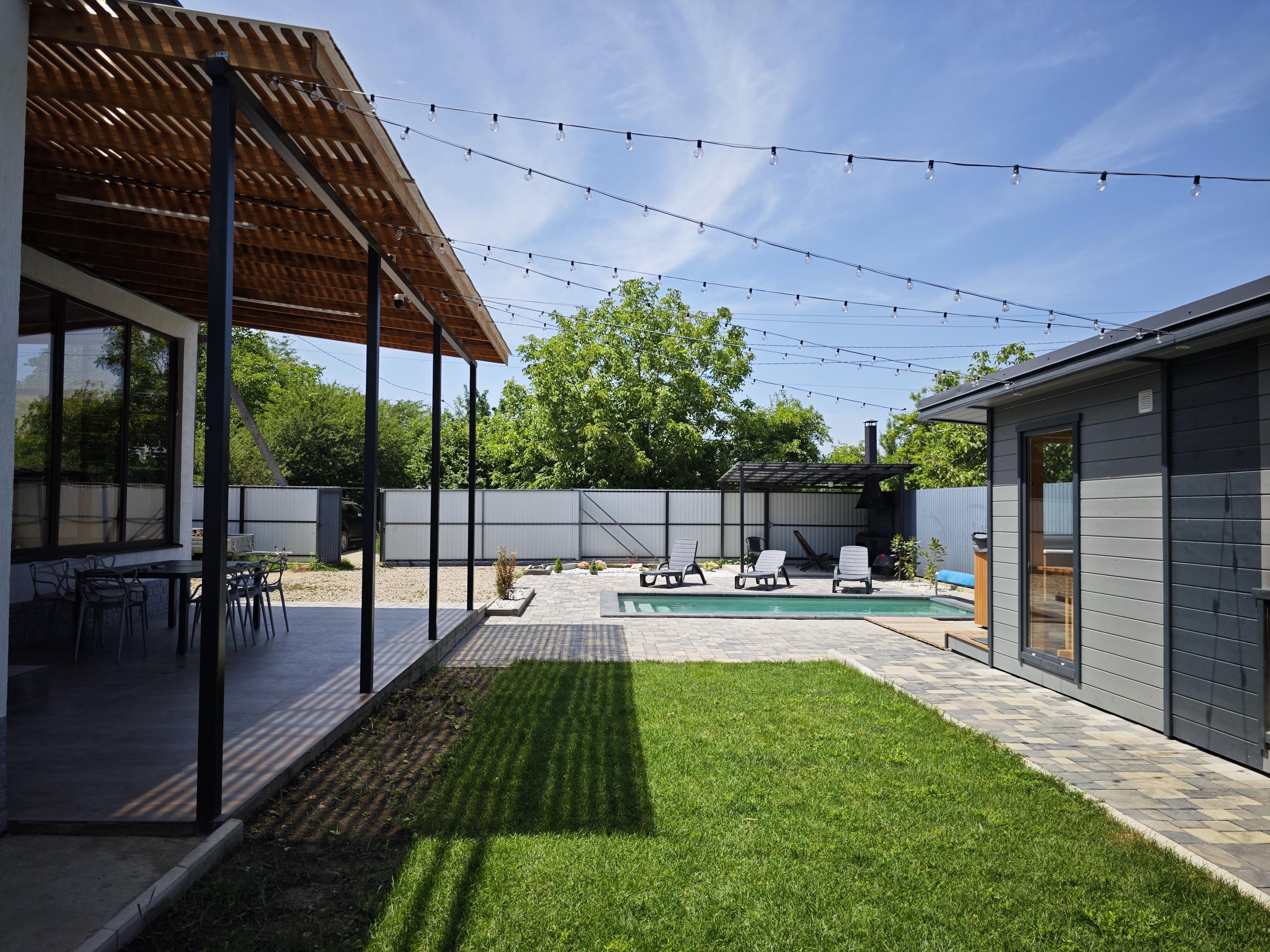 Дом с собственным бассейном