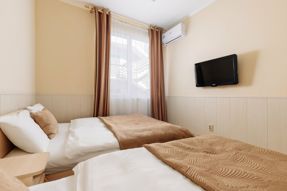 Трехместный номер с видом на бассейн